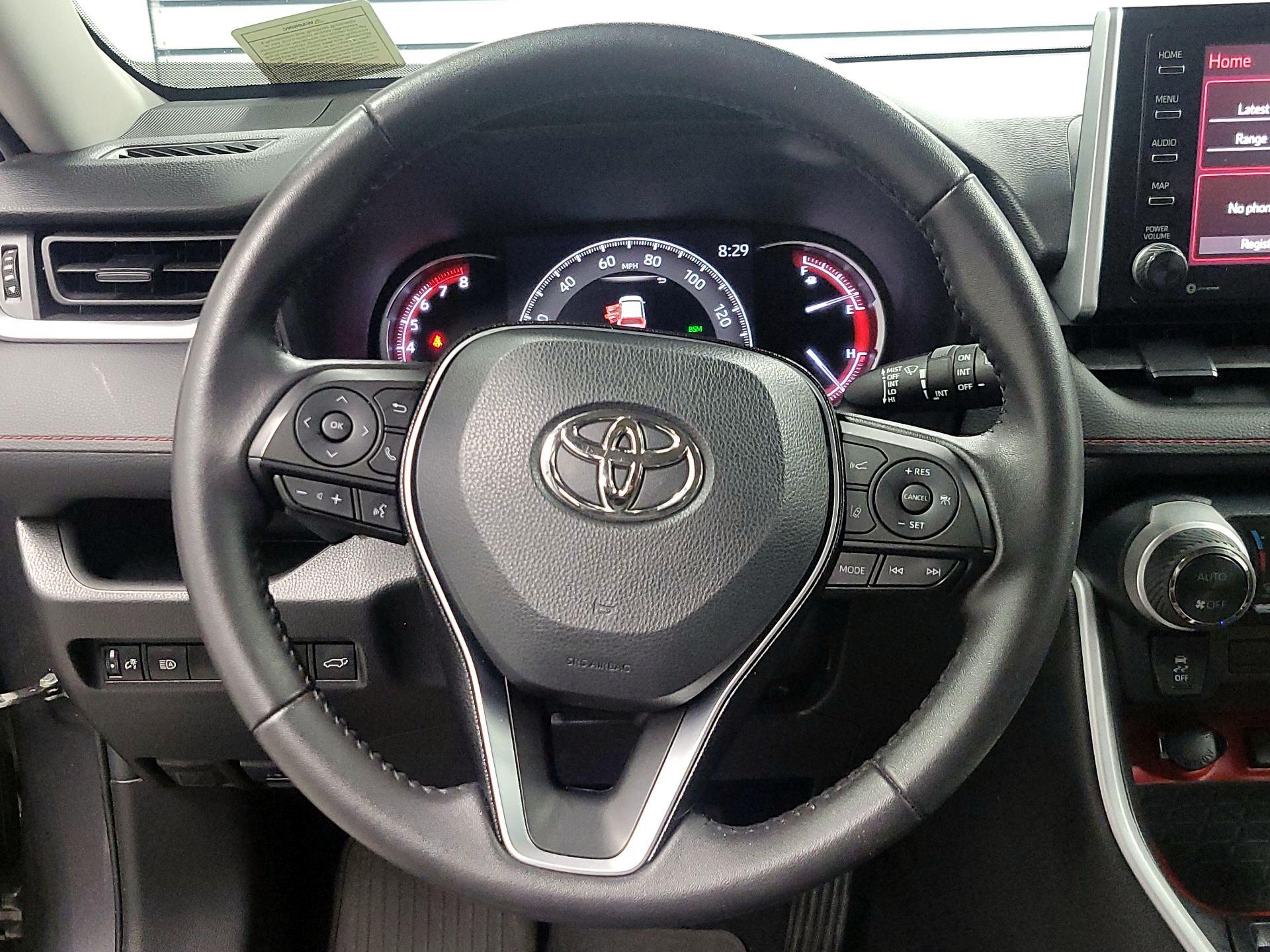 Thumbnail: 2021 Toyota RAV4 - 10