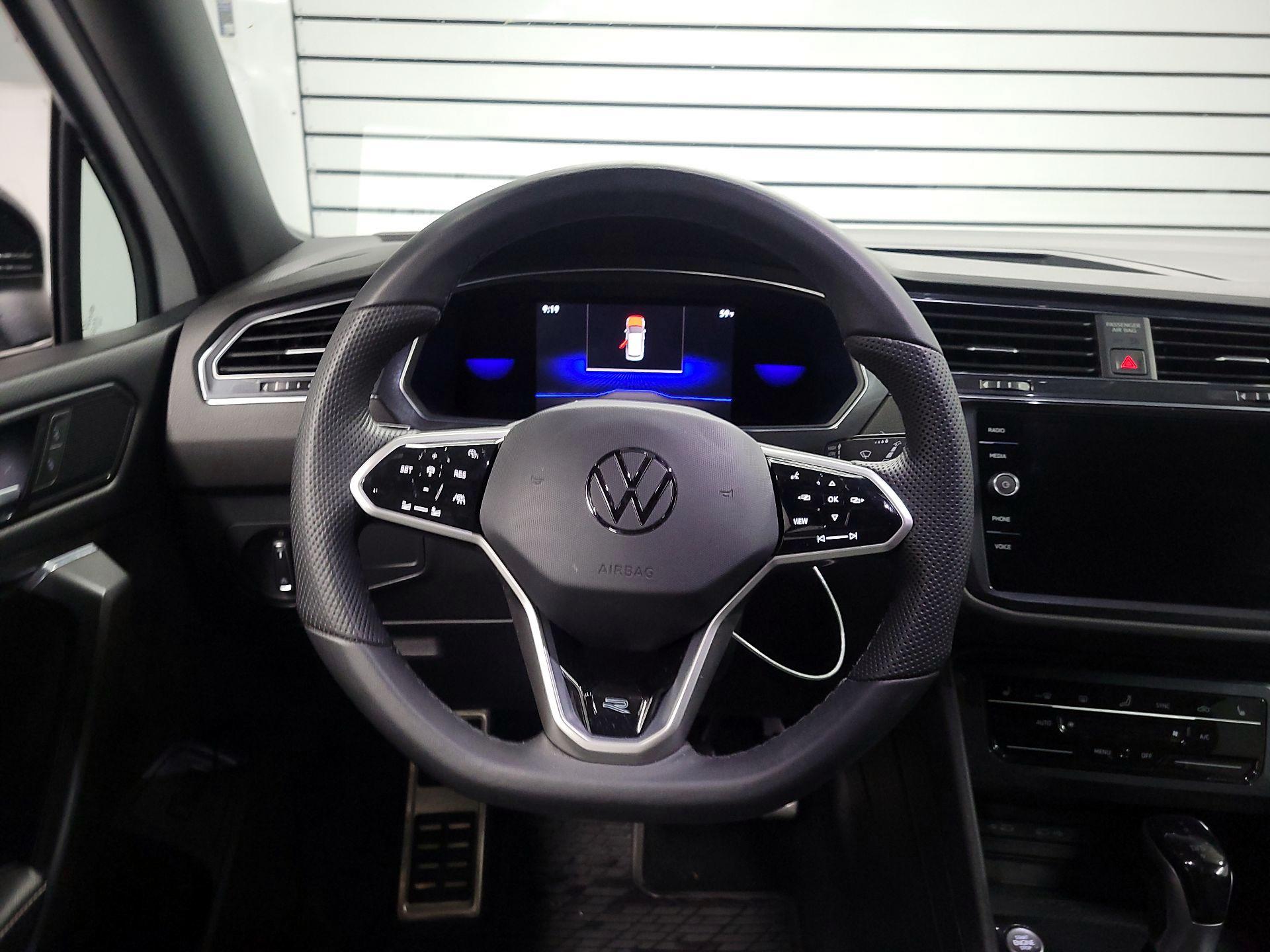 Thumbnail: 2022 Volkswagen Tiguan - 10