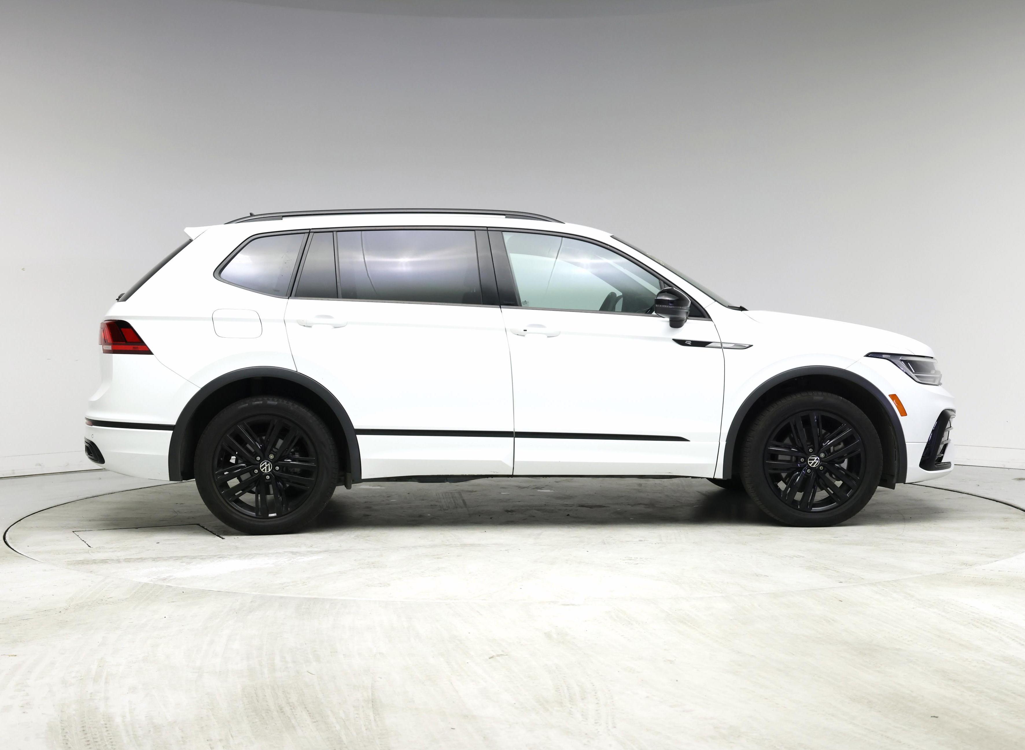 Thumbnail: 2022 Volkswagen Tiguan - 7