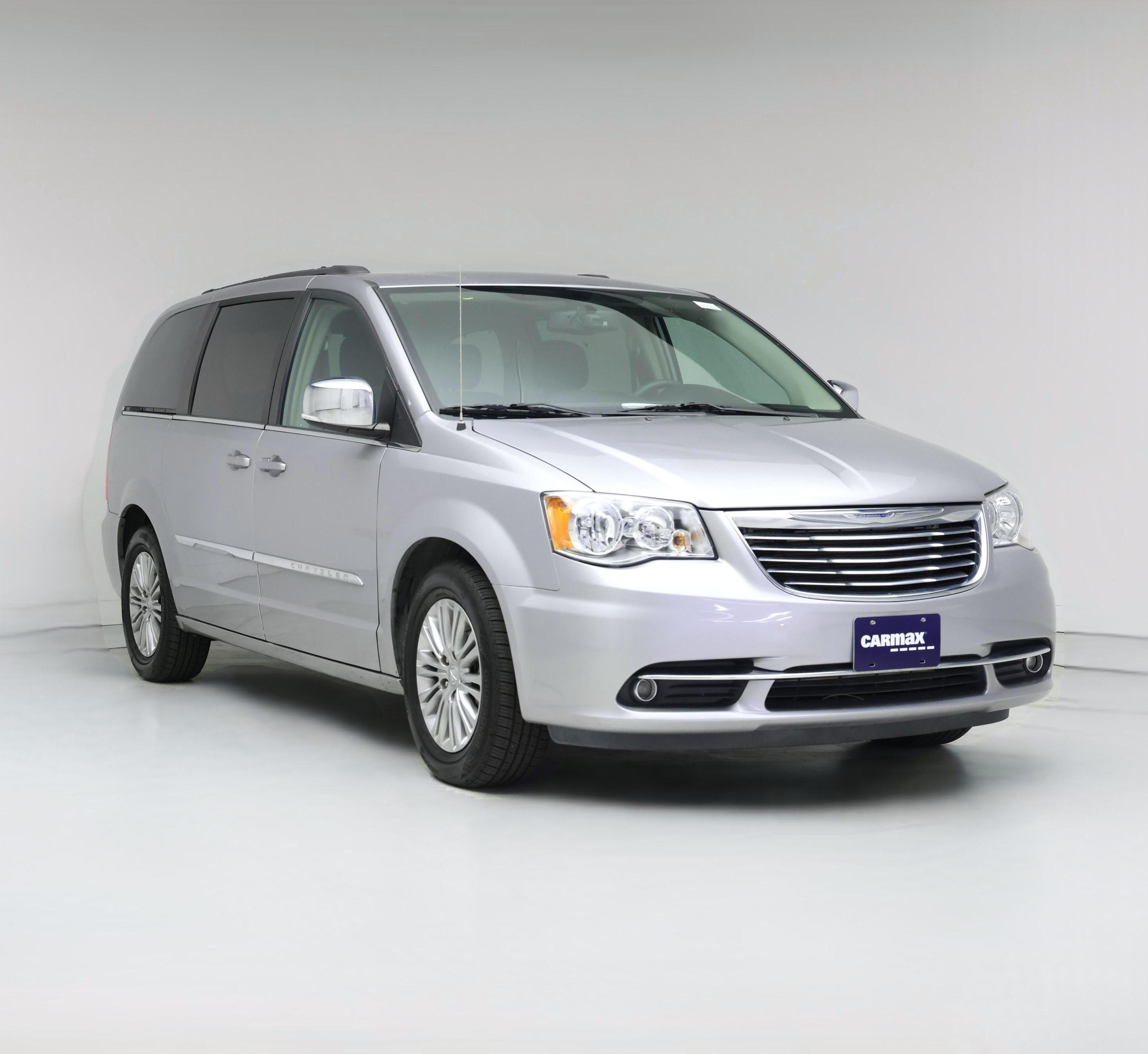 Thumbnail: 2016 Chrysler Town & Country - 1