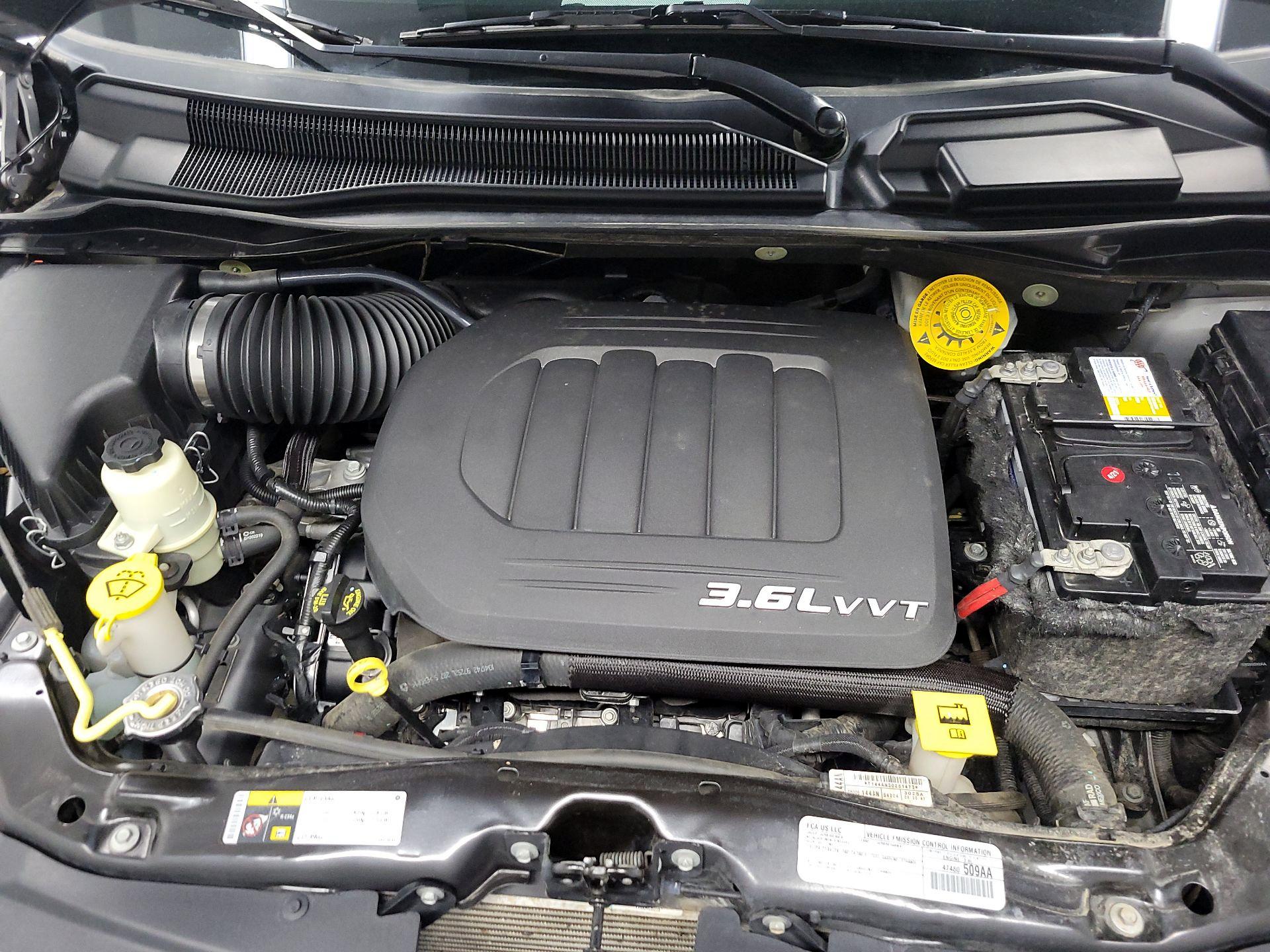 Thumbnail: 2016 Chrysler Town & Country - 20