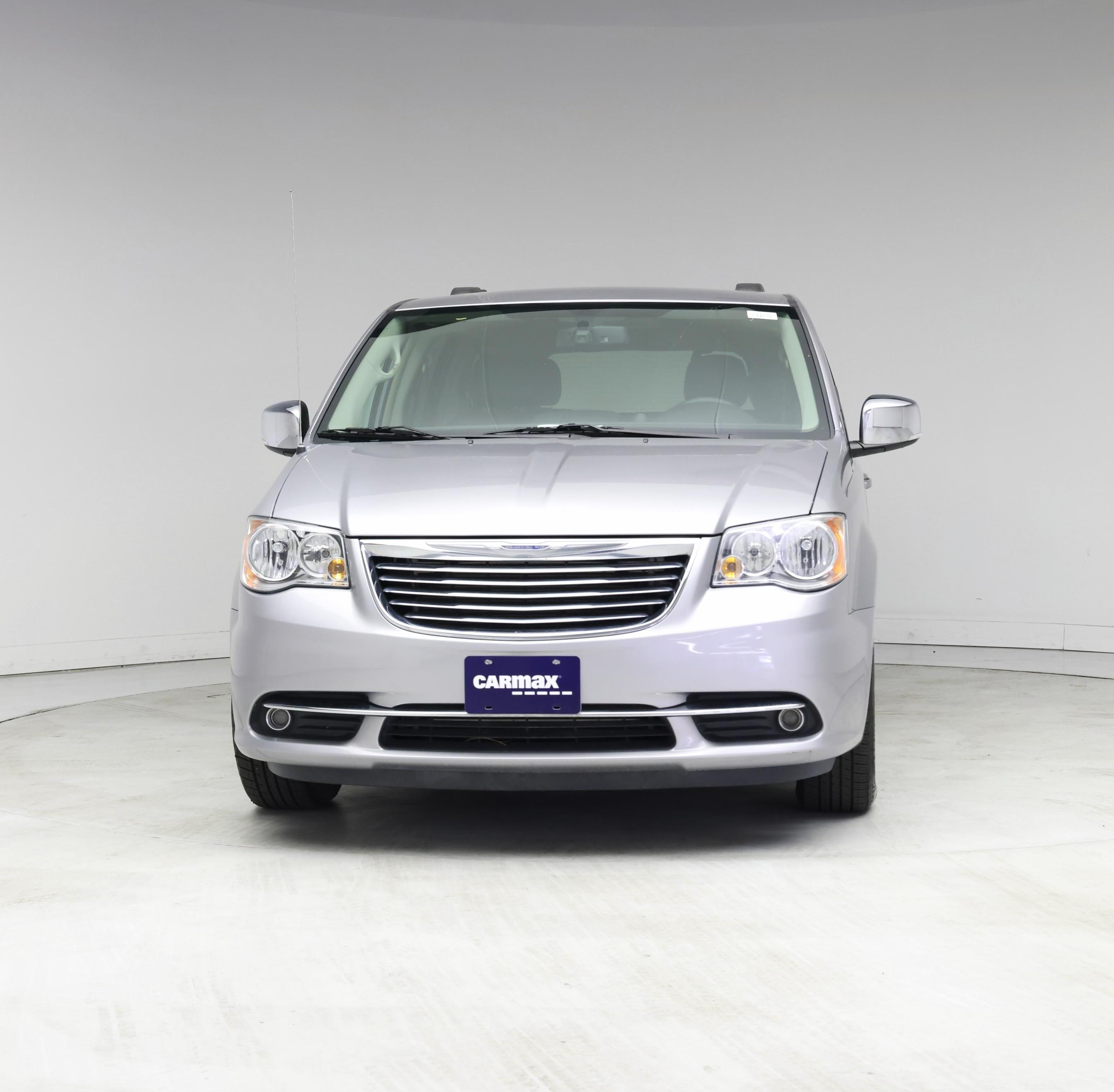Thumbnail: 2016 Chrysler Town & Country - 5