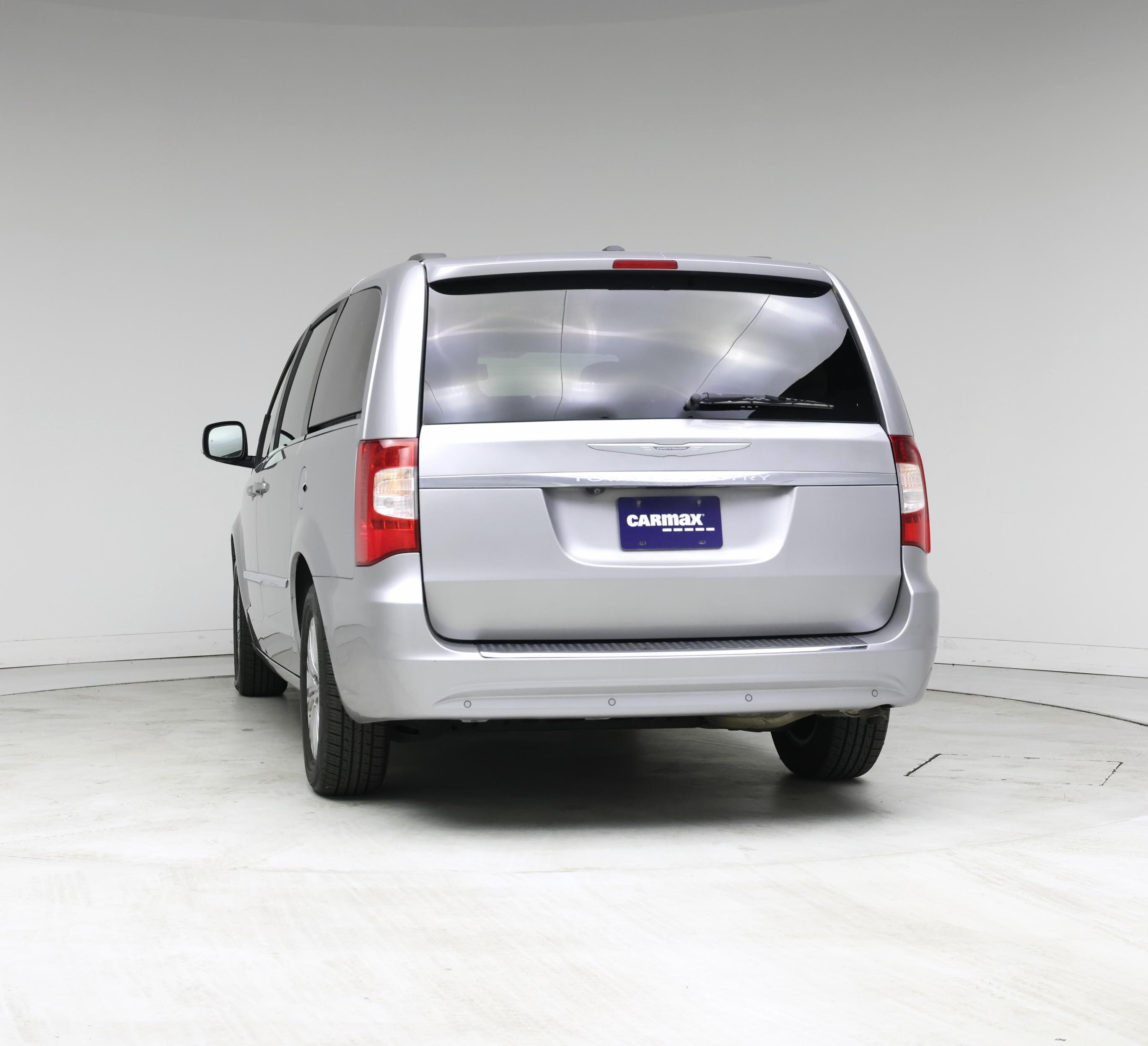 Thumbnail: 2016 Chrysler Town & Country - 6