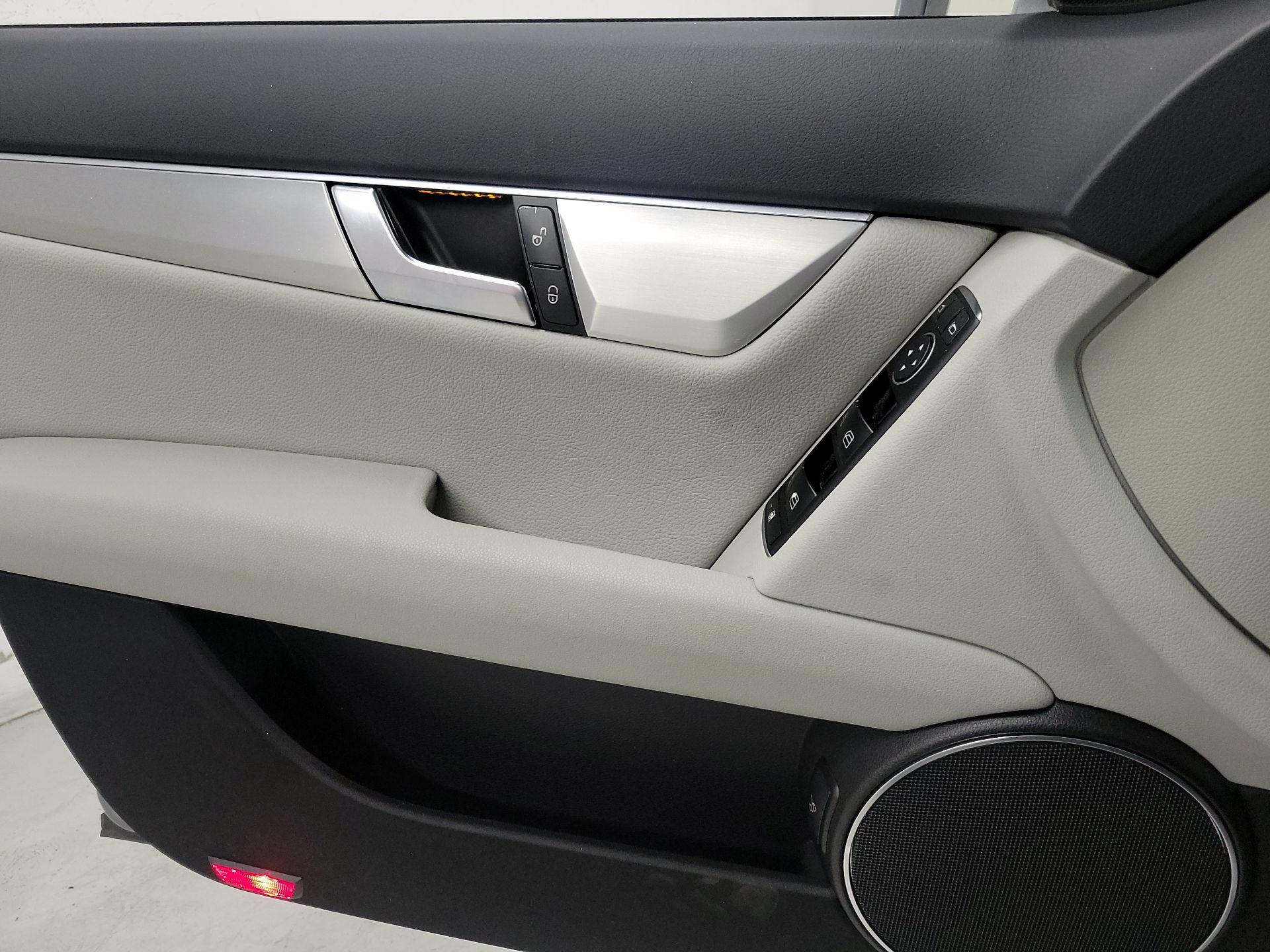 Thumbnail: 2014 Mercedes-Benz C-Class - 12