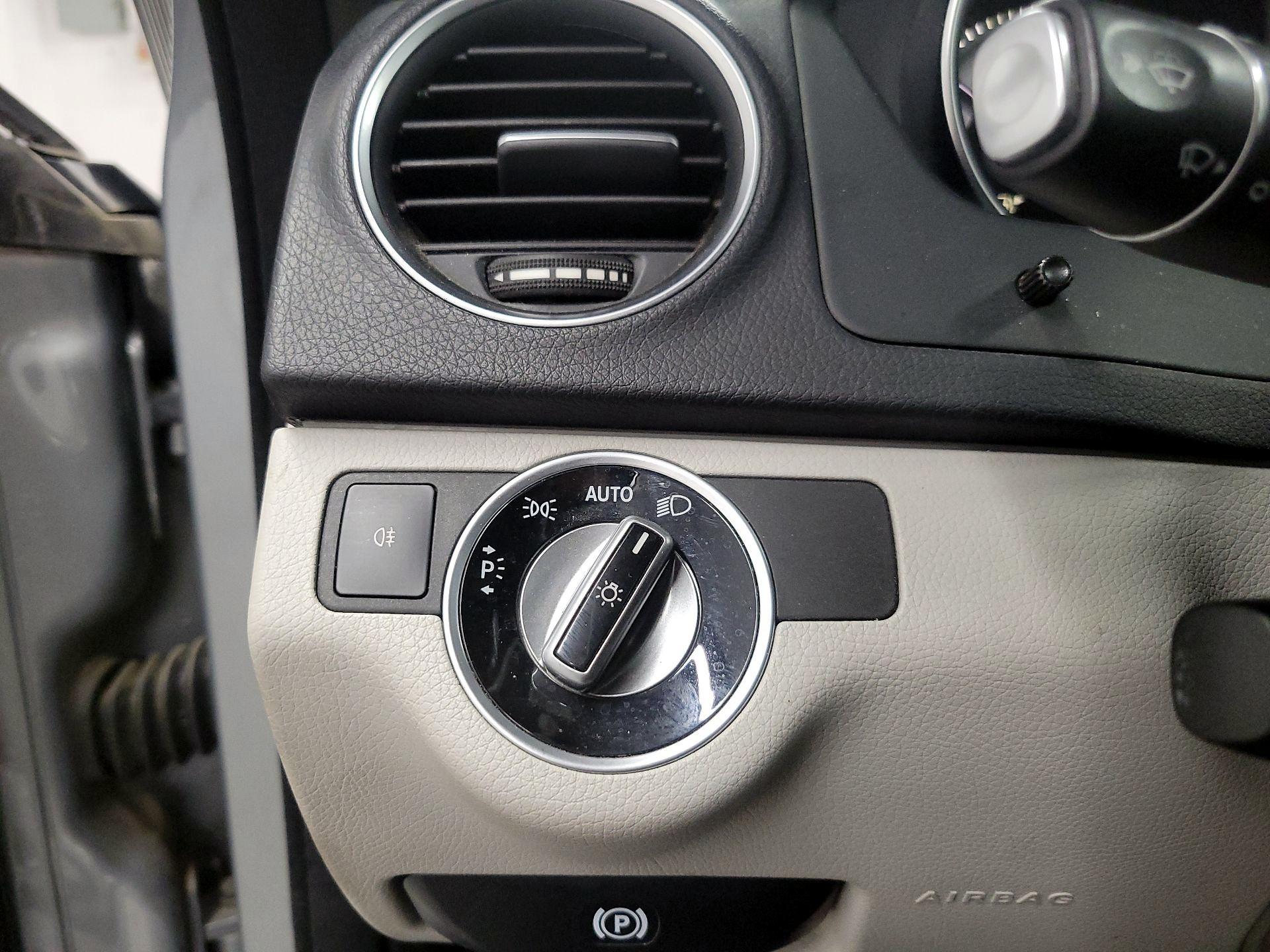 Thumbnail: 2014 Mercedes-Benz C-Class - 13