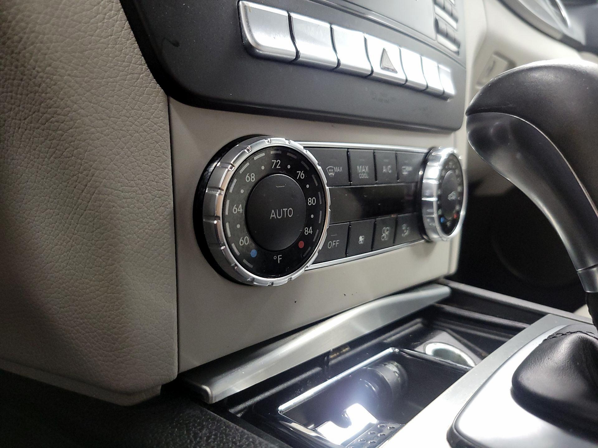 Thumbnail: 2014 Mercedes-Benz C-Class - 15