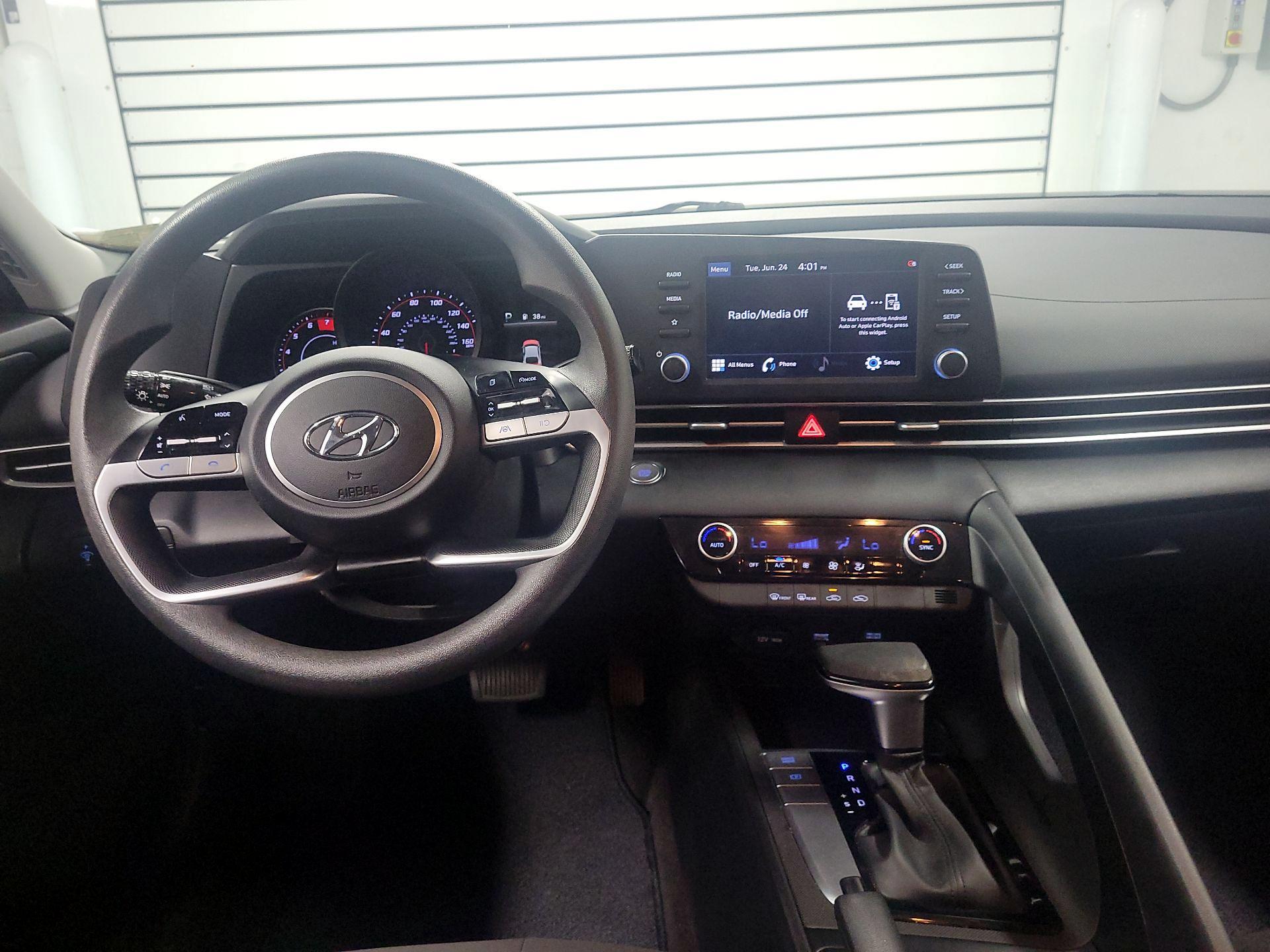 Thumbnail: 2022 Hyundai Elantra - 9