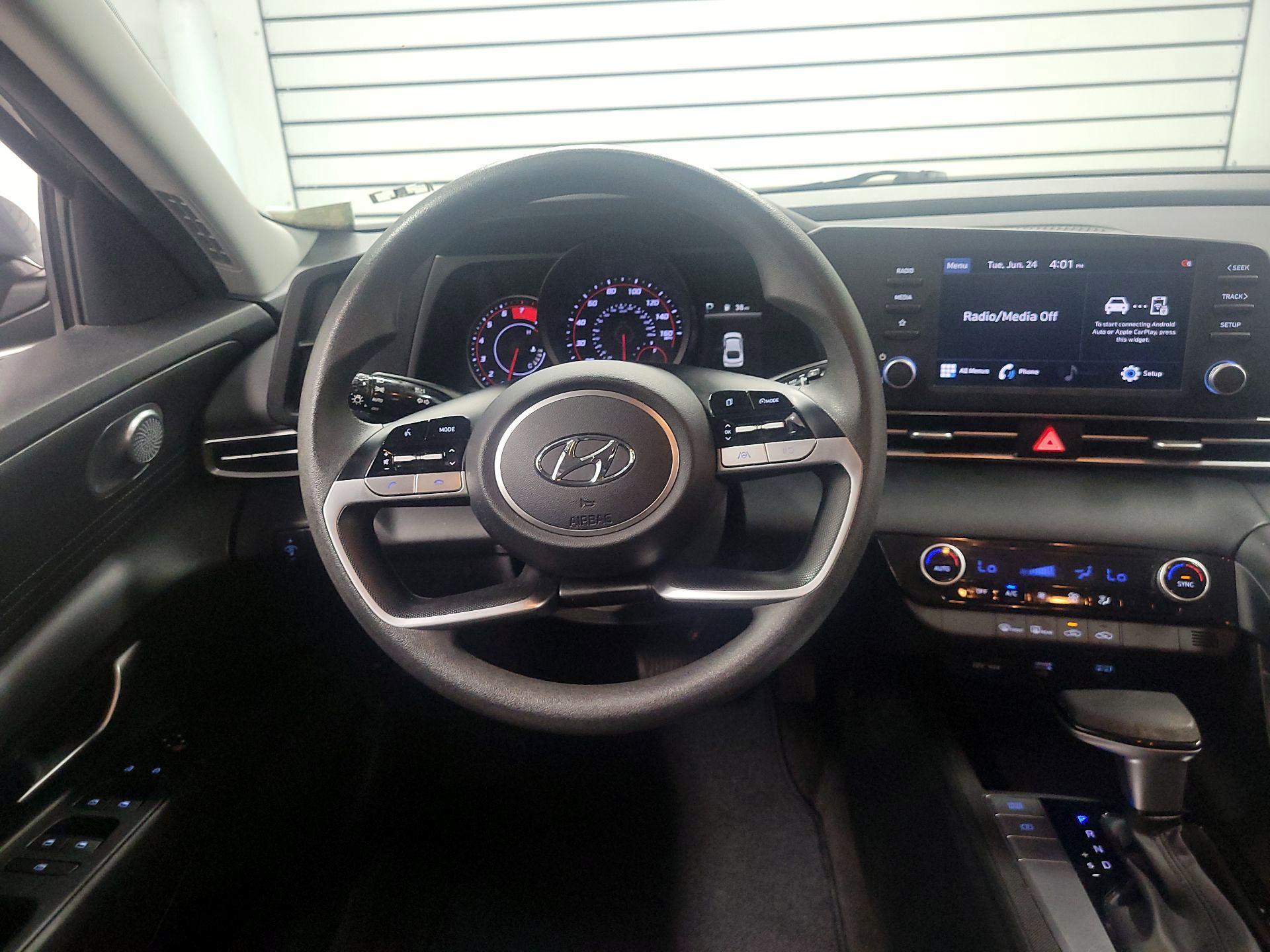 Thumbnail: 2022 Hyundai Elantra - 10