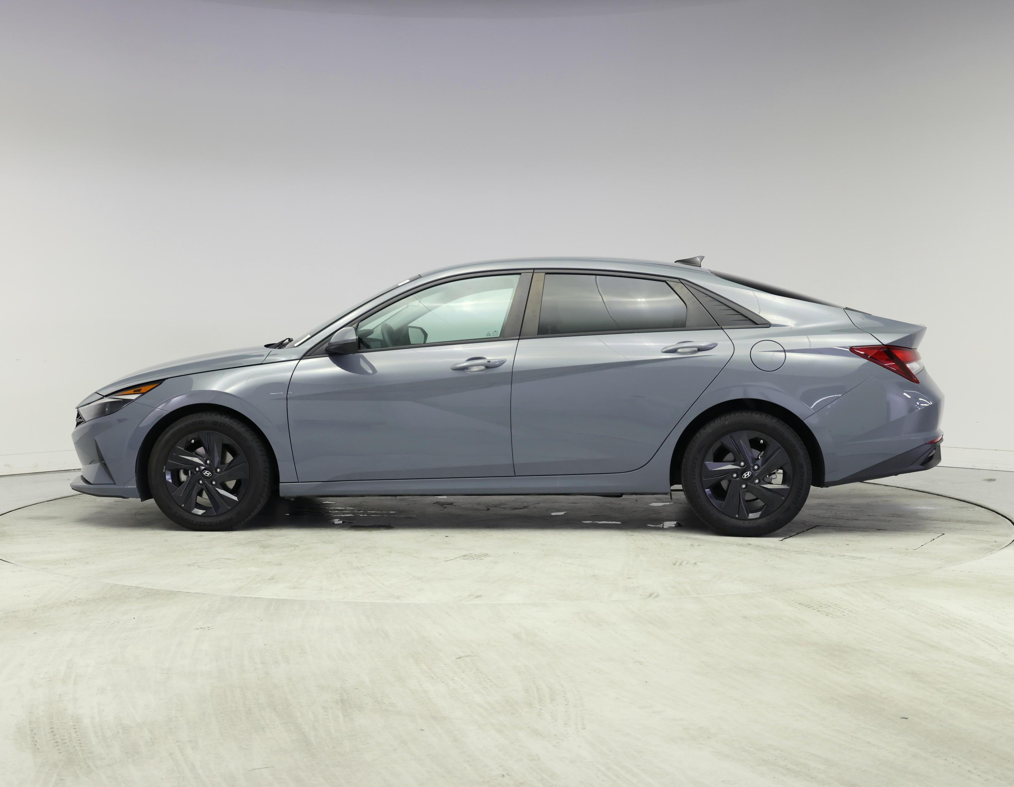 Thumbnail: 2022 Hyundai Elantra - 3