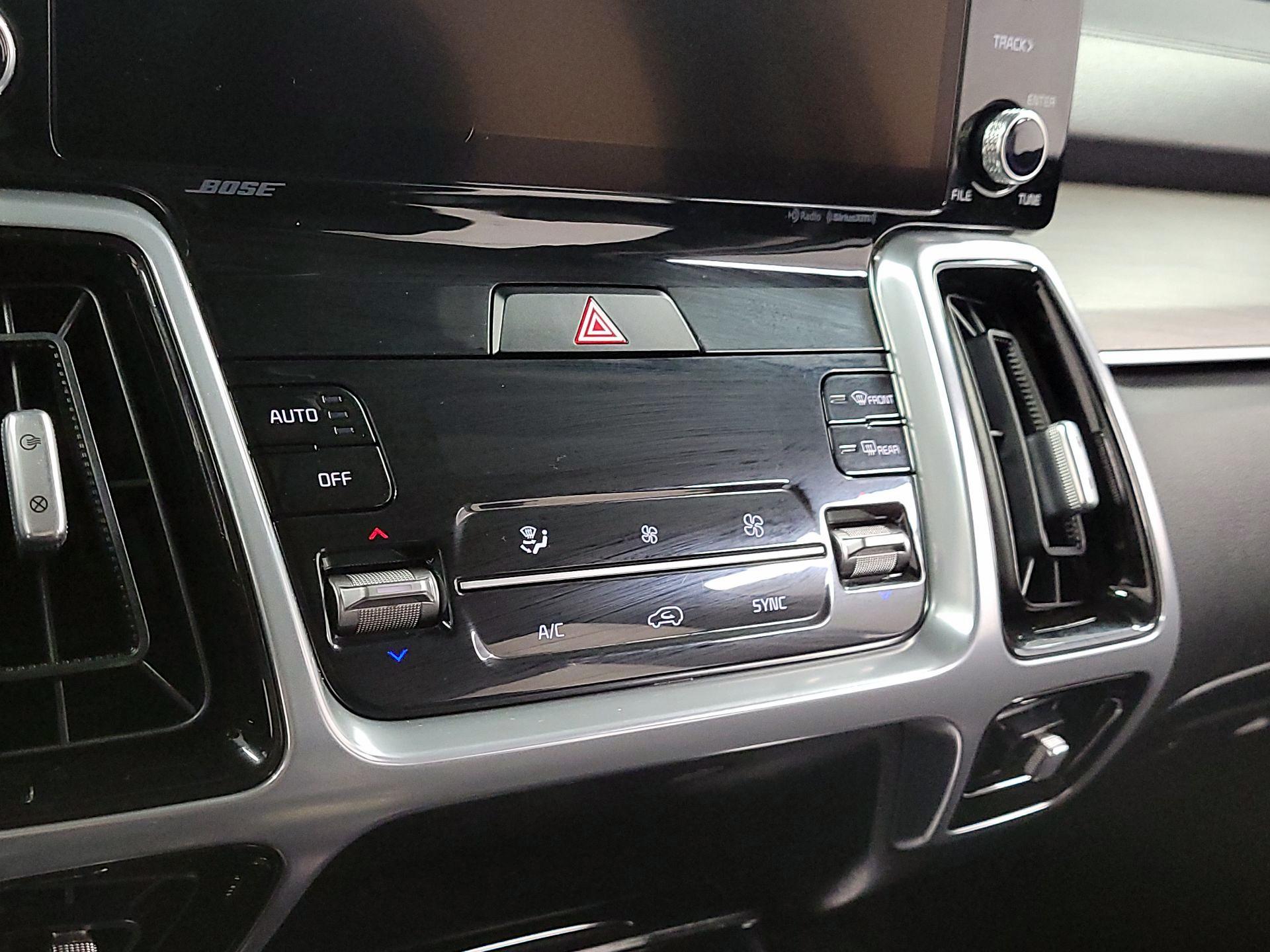 Thumbnail: 2023 Kia Sorento - 16