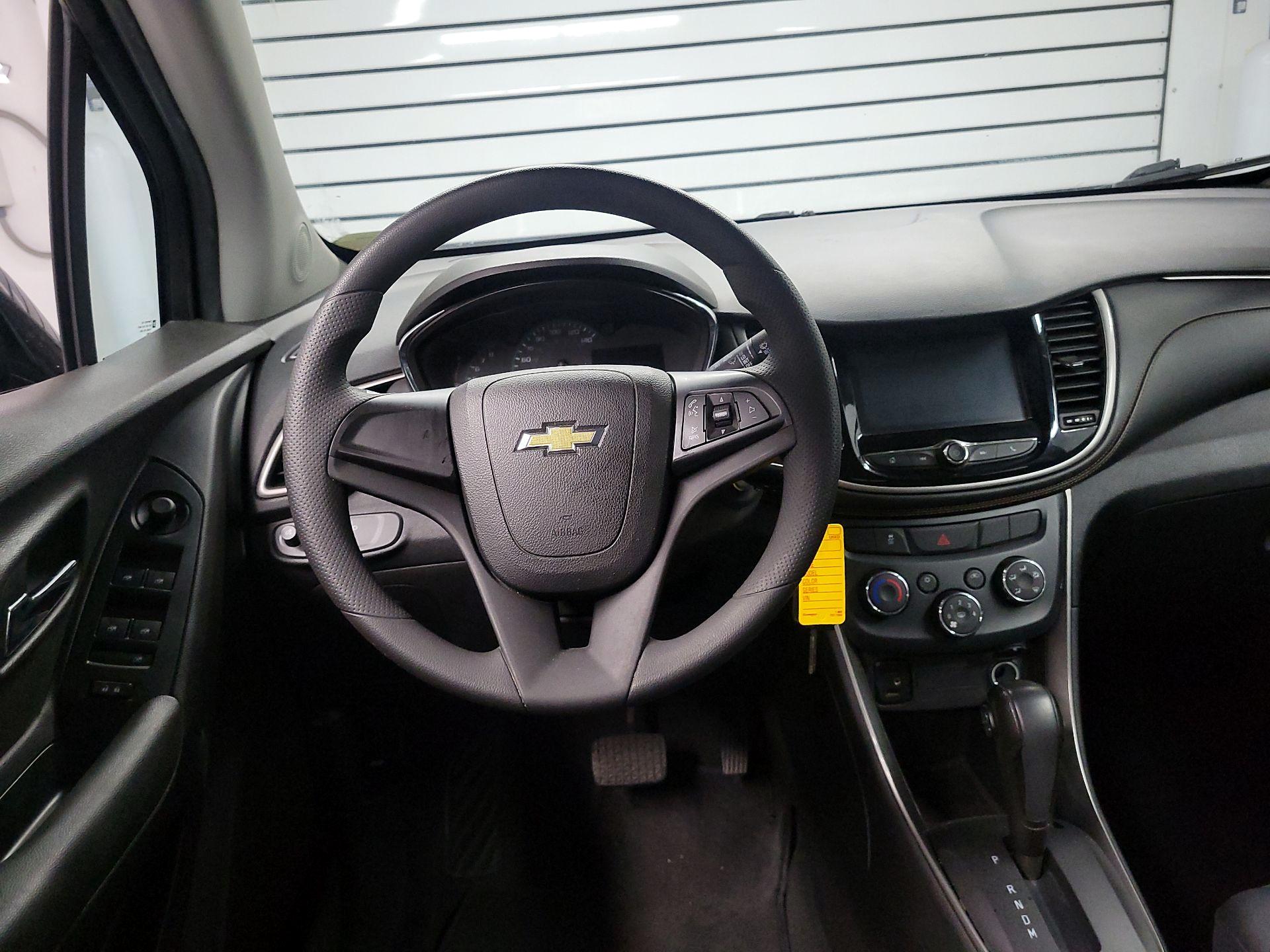 Thumbnail: 2017 Chevrolet Trax - 10
