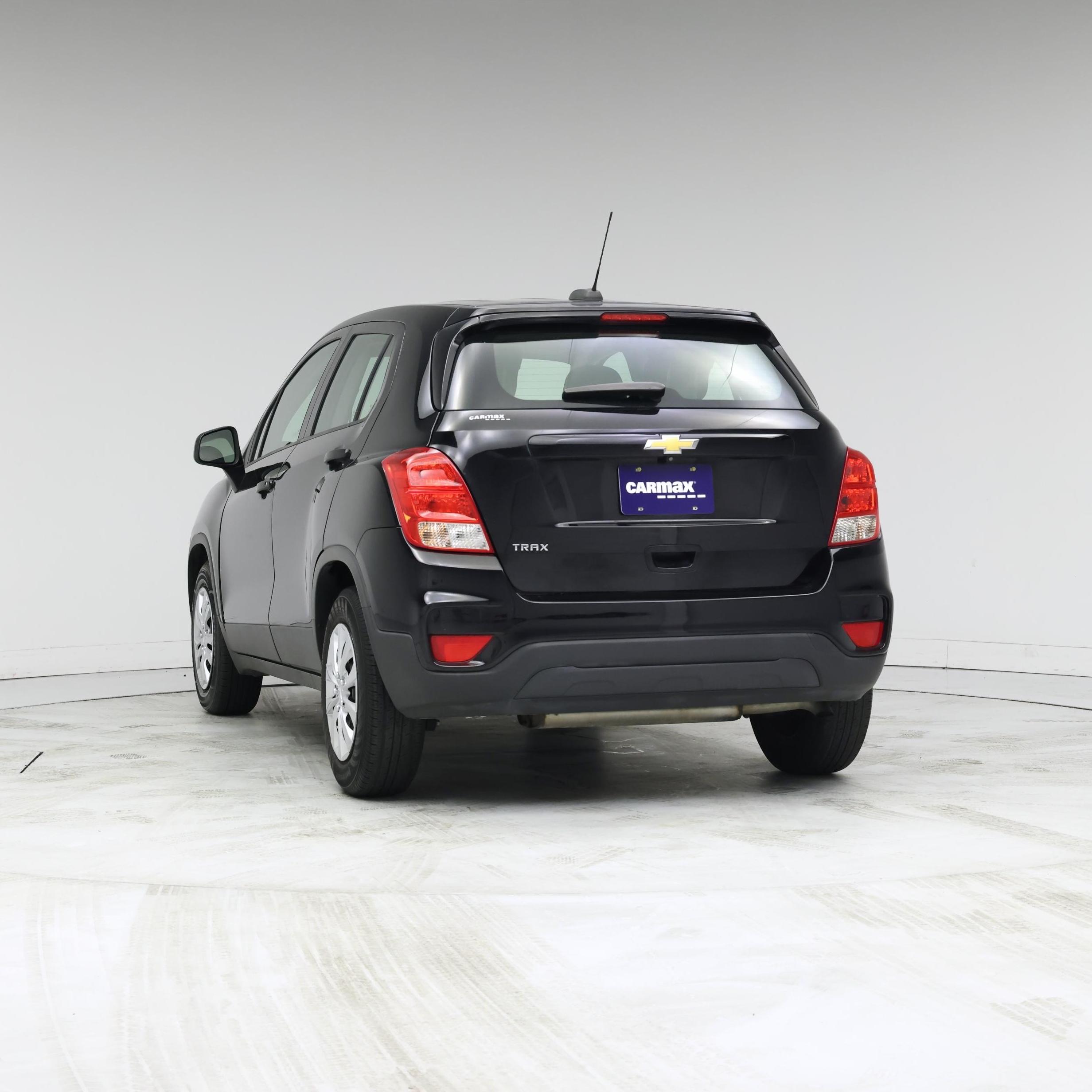Thumbnail: 2017 Chevrolet Trax - 2