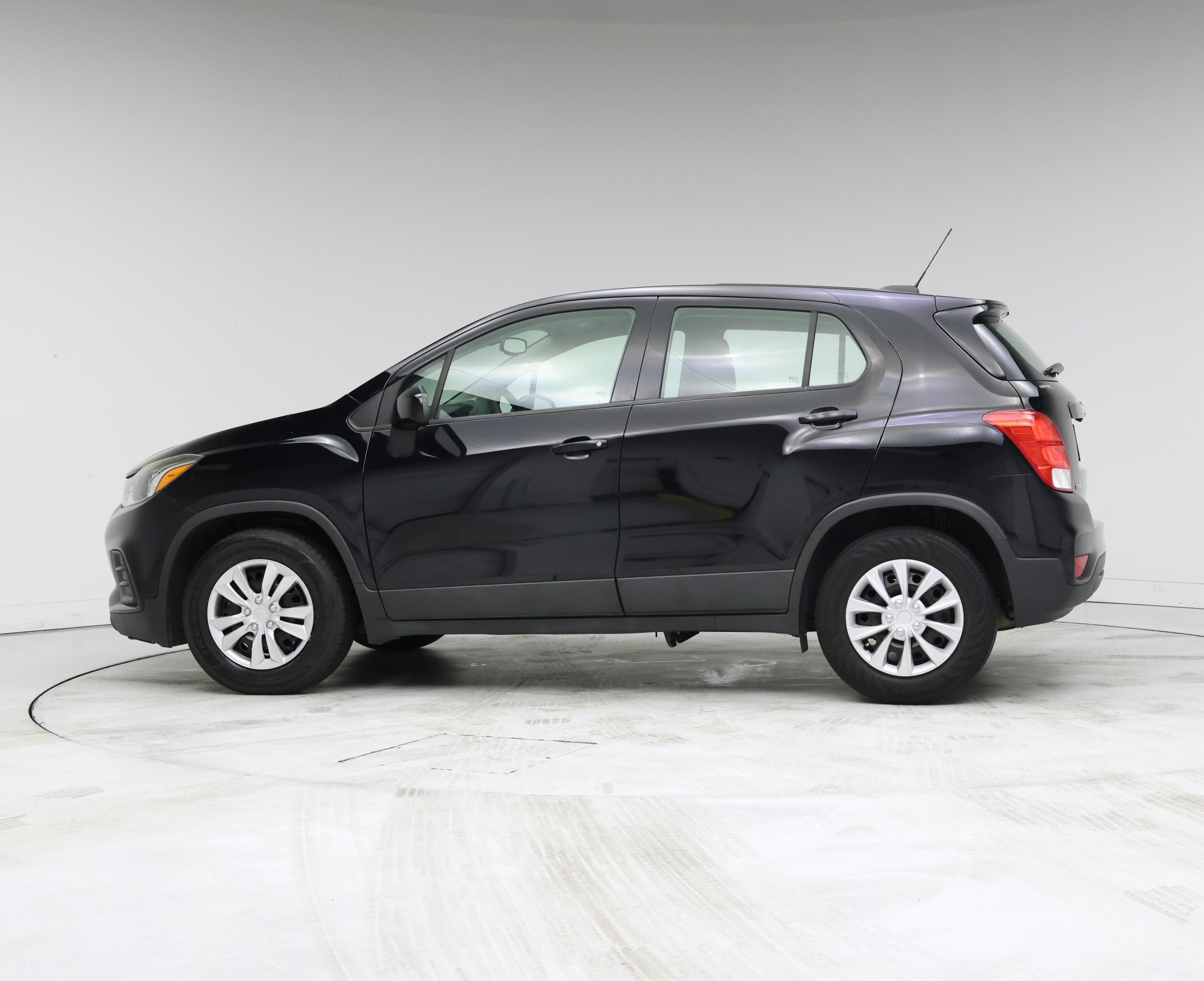 Thumbnail: 2017 Chevrolet Trax - 3