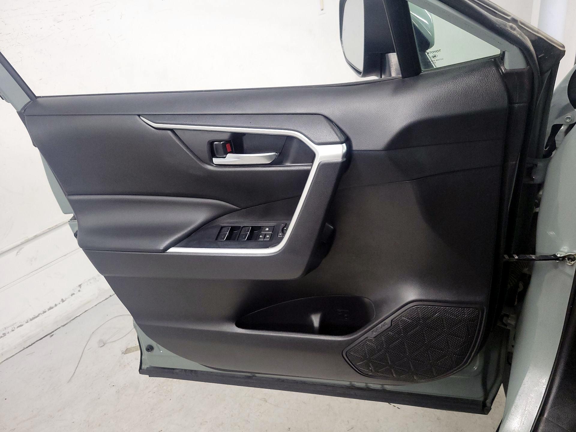 Thumbnail: 2022 Toyota RAV4 - 12