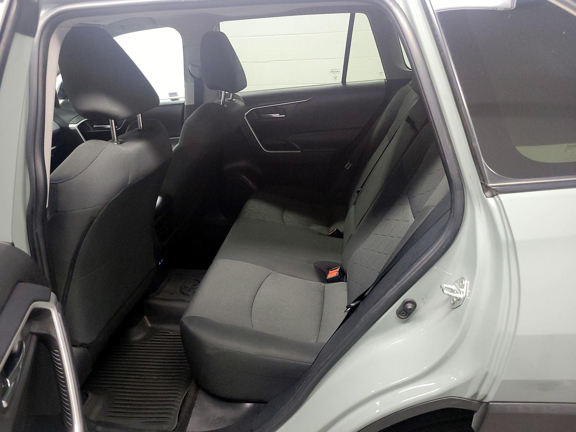 Thumbnail: 2022 Toyota RAV4 - 17