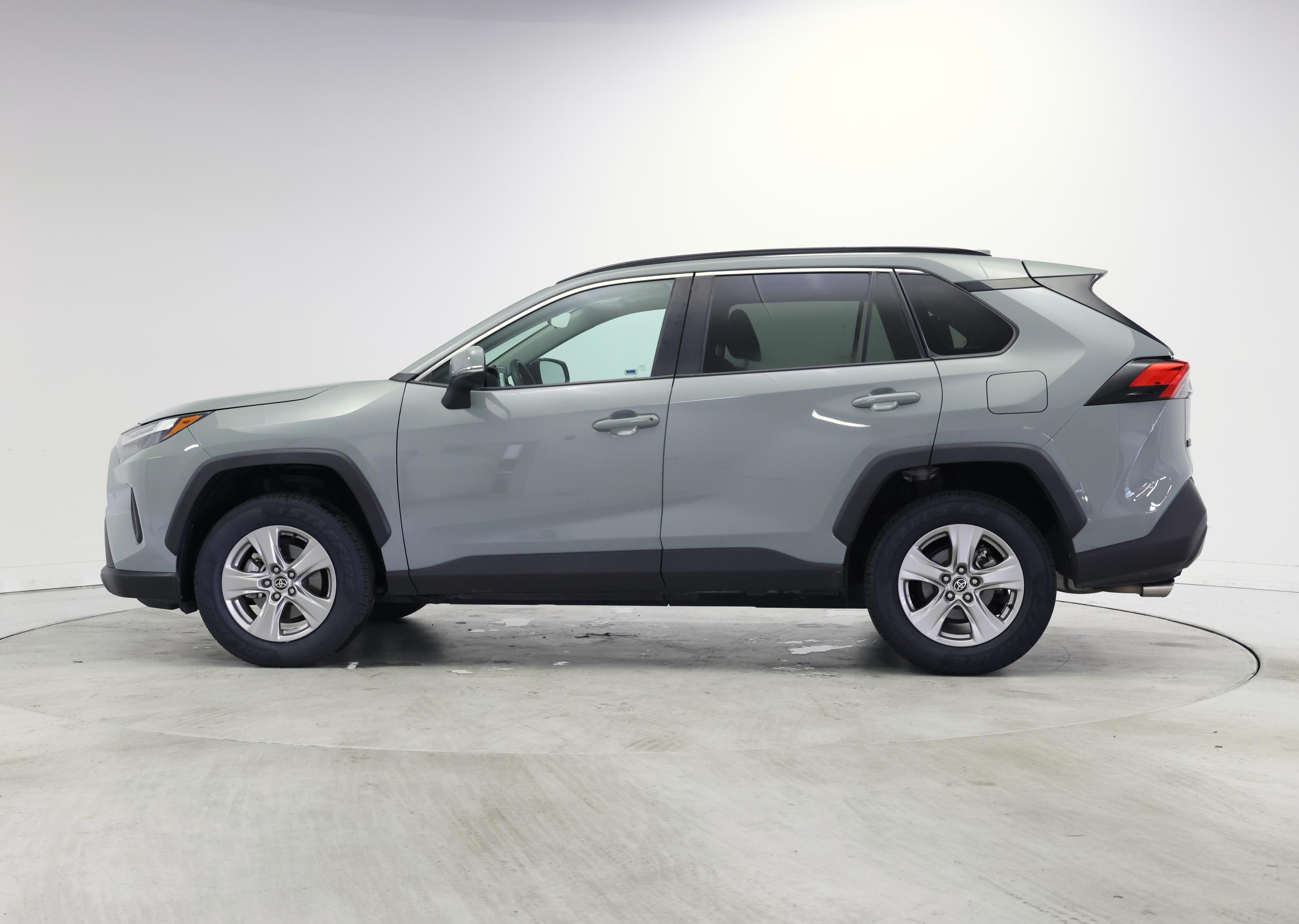 Thumbnail: 2022 Toyota RAV4 - 3