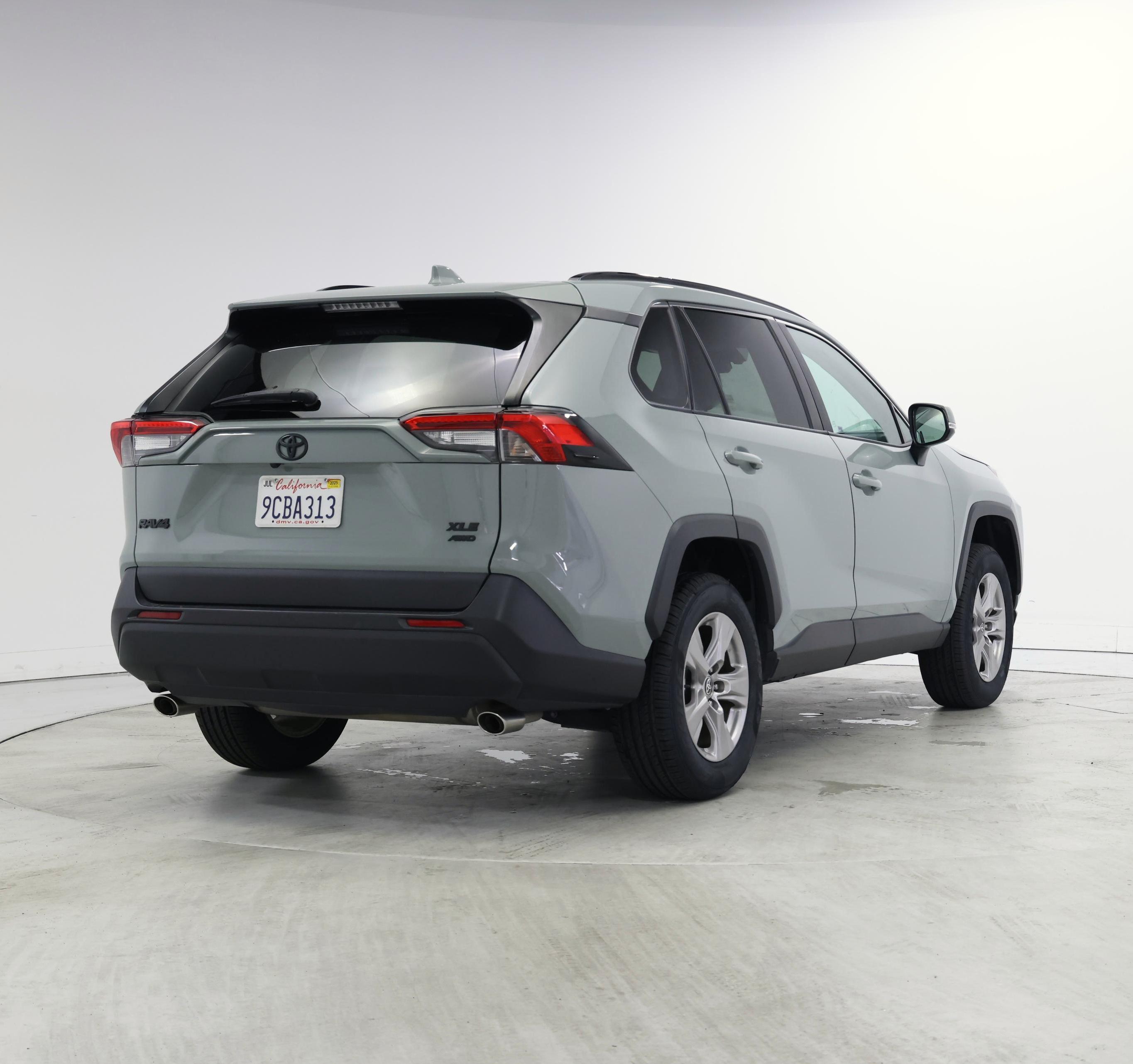 Thumbnail: 2022 Toyota RAV4 - 8