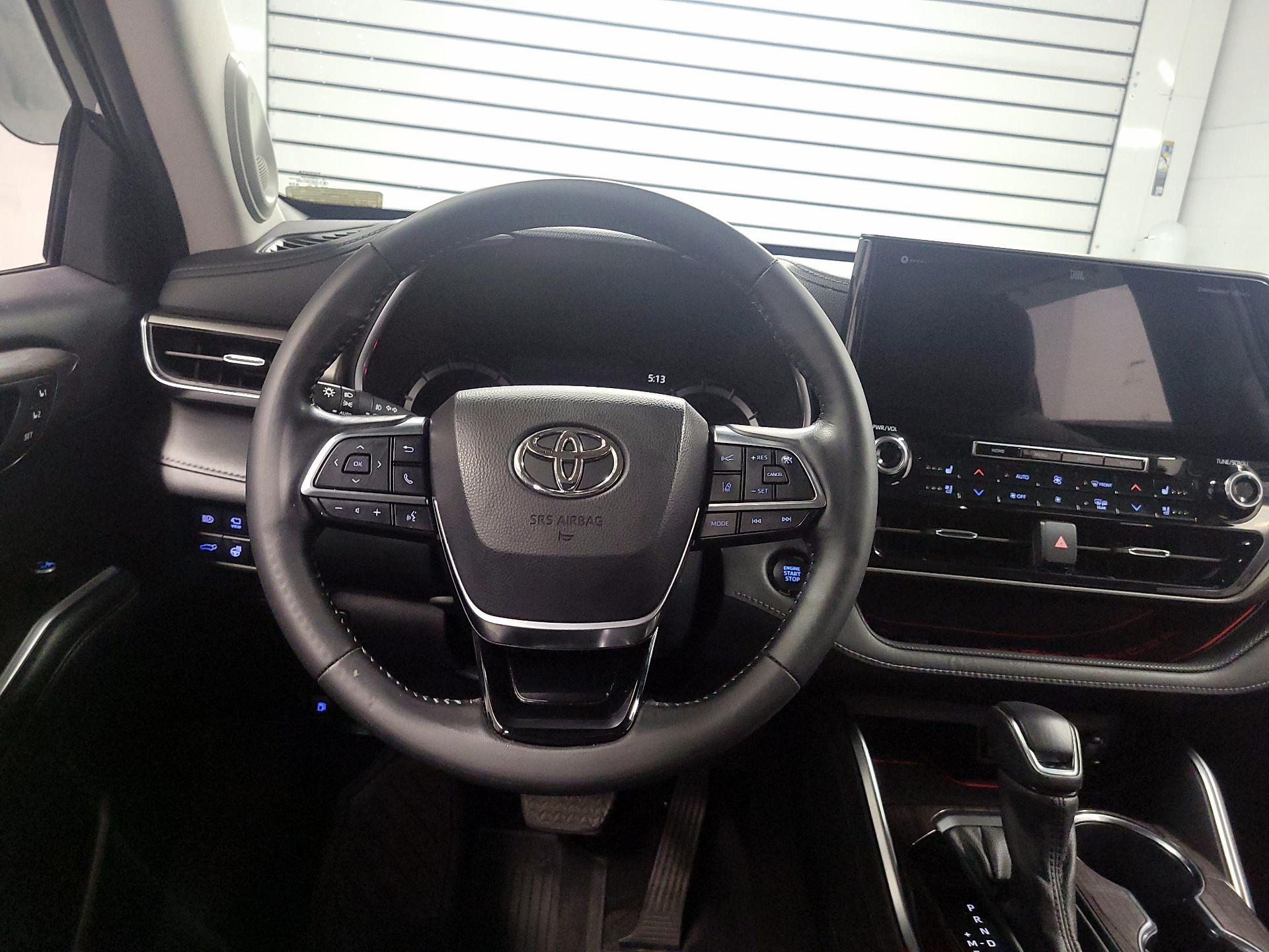 Thumbnail: 2021 Toyota Highlander - 10