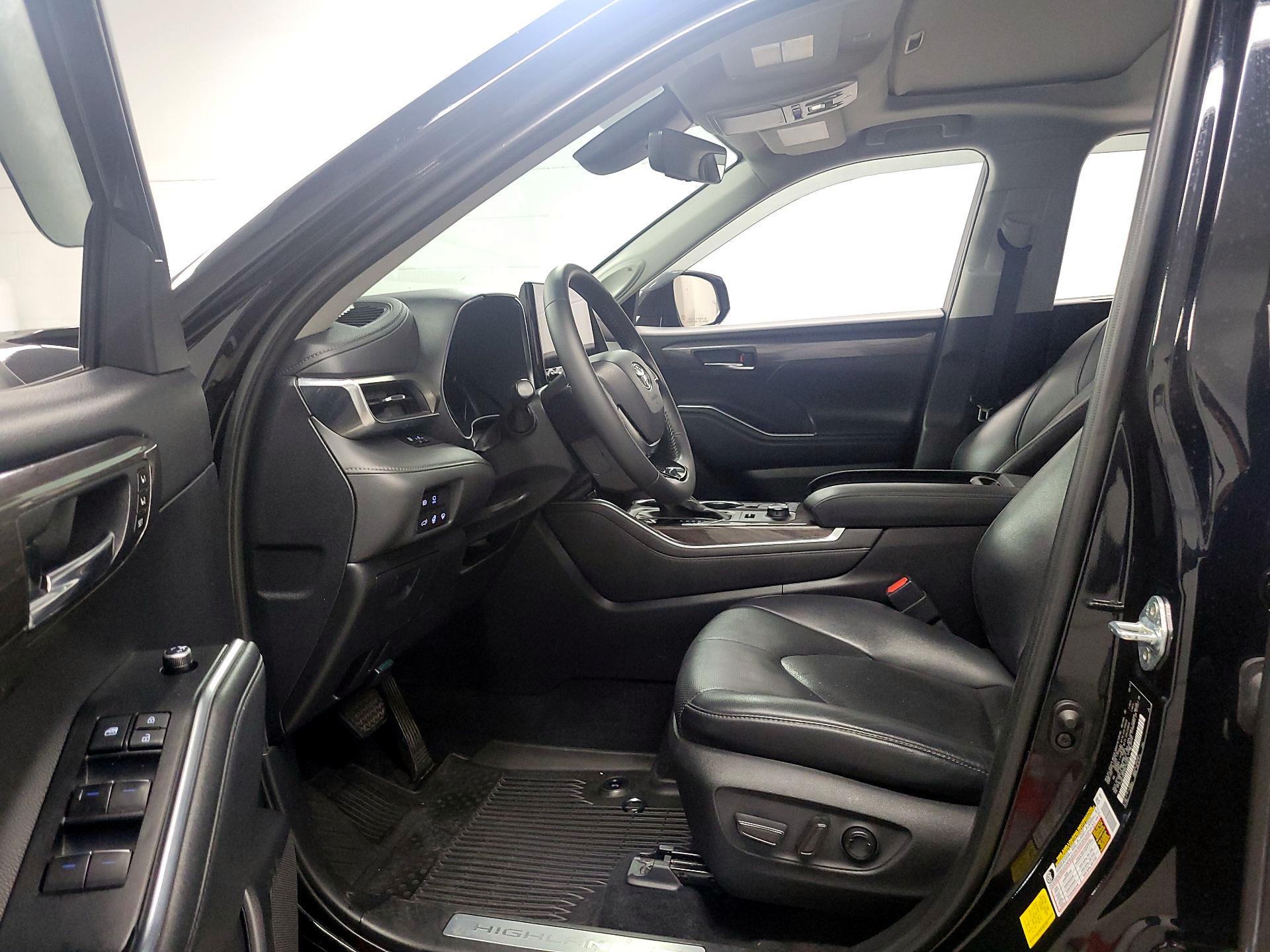 Thumbnail: 2021 Toyota Highlander - 11