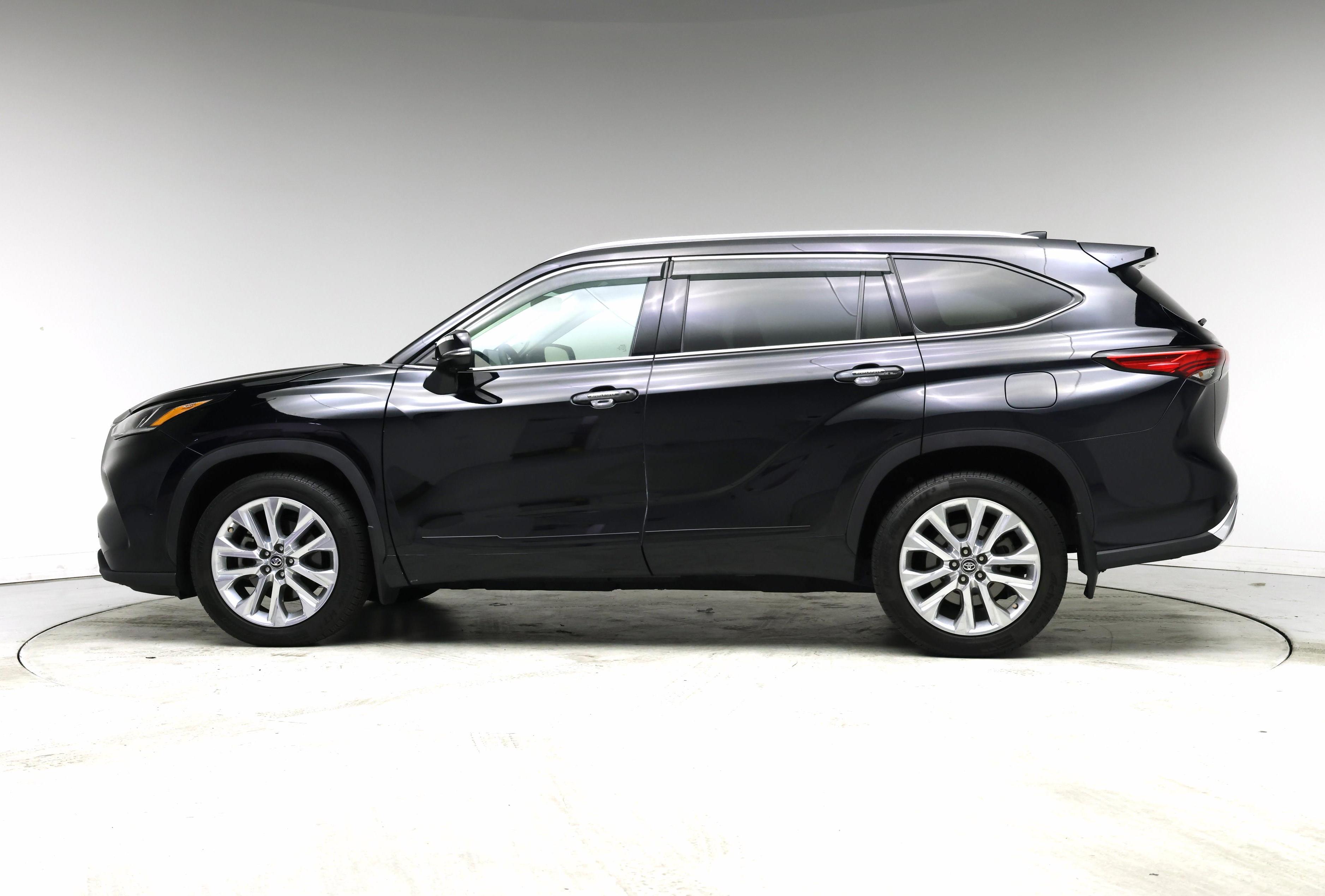 Thumbnail: 2021 Toyota Highlander - 3
