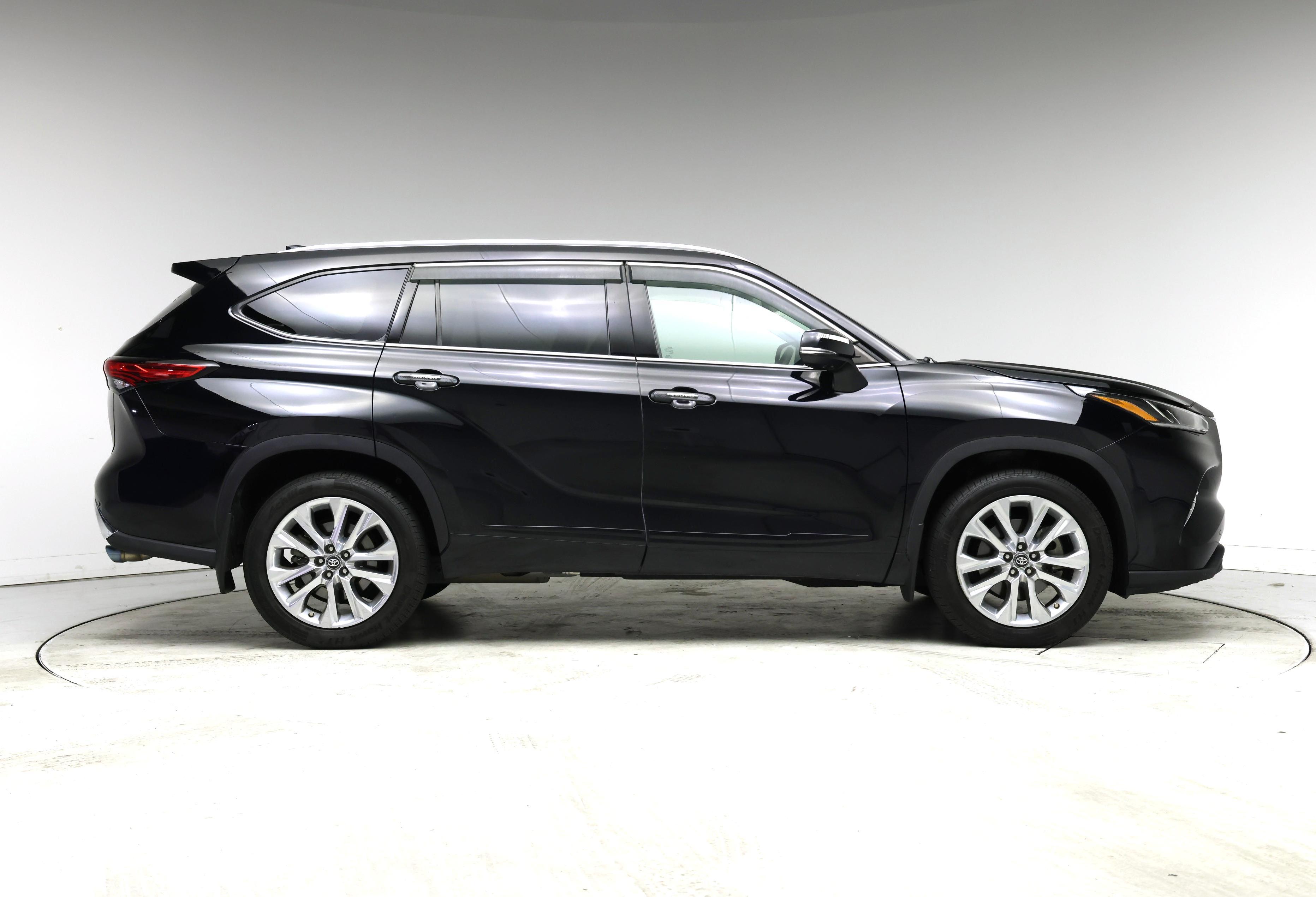 Thumbnail: 2021 Toyota Highlander - 7