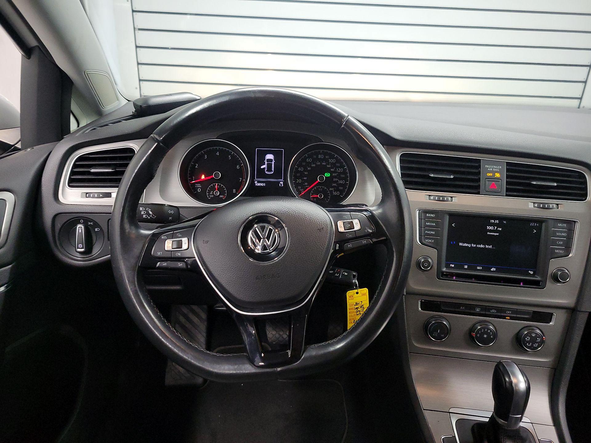 Thumbnail: 2017 Volkswagen Golf - 10