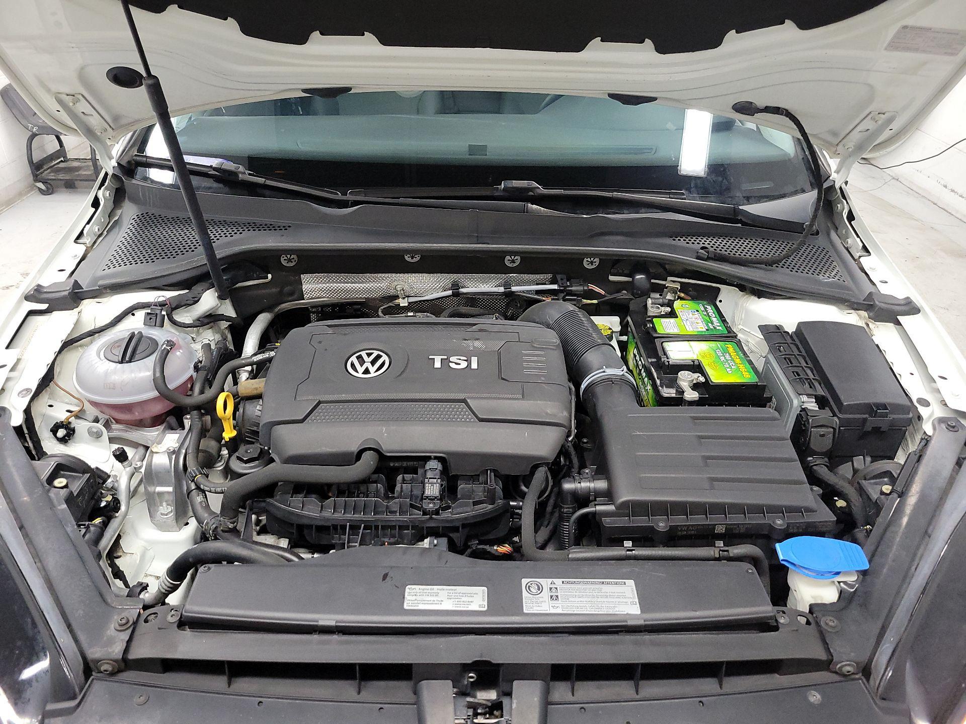 Thumbnail: 2017 Volkswagen Golf - 20