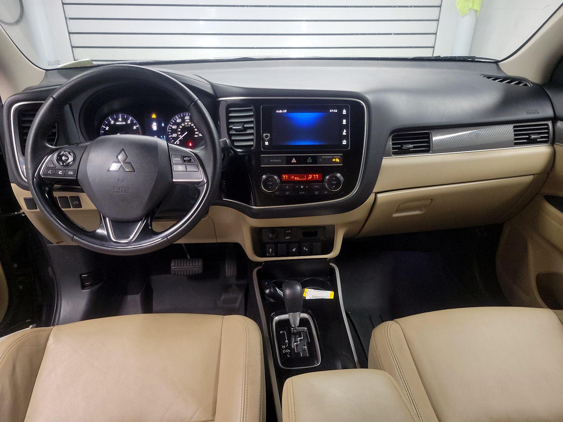 Thumbnail: 2019 Mitsubishi Outlander - 9