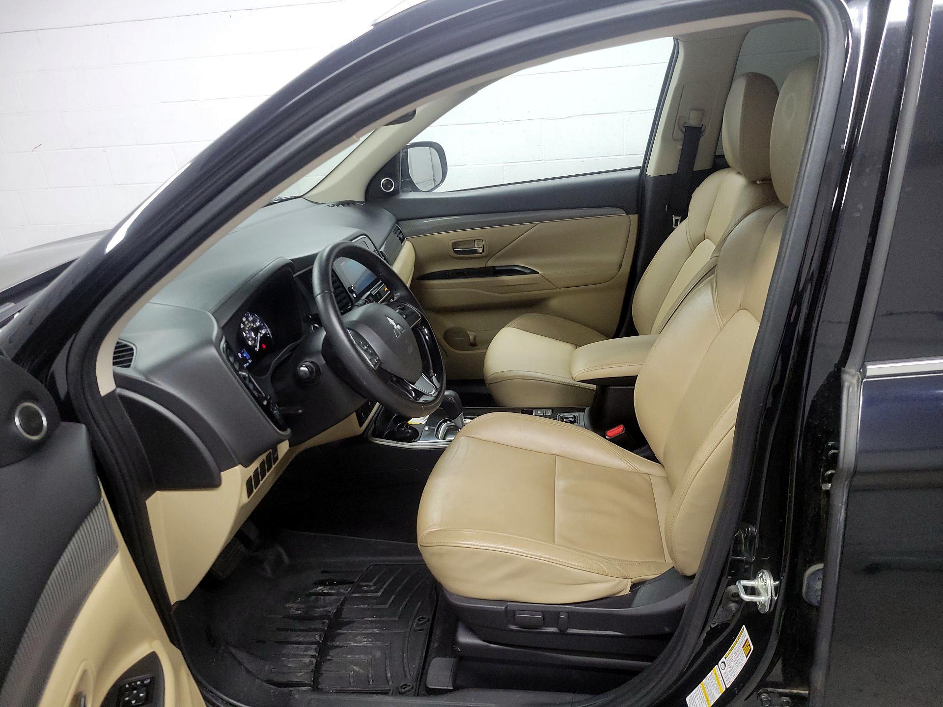 Thumbnail: 2019 Mitsubishi Outlander - 11
