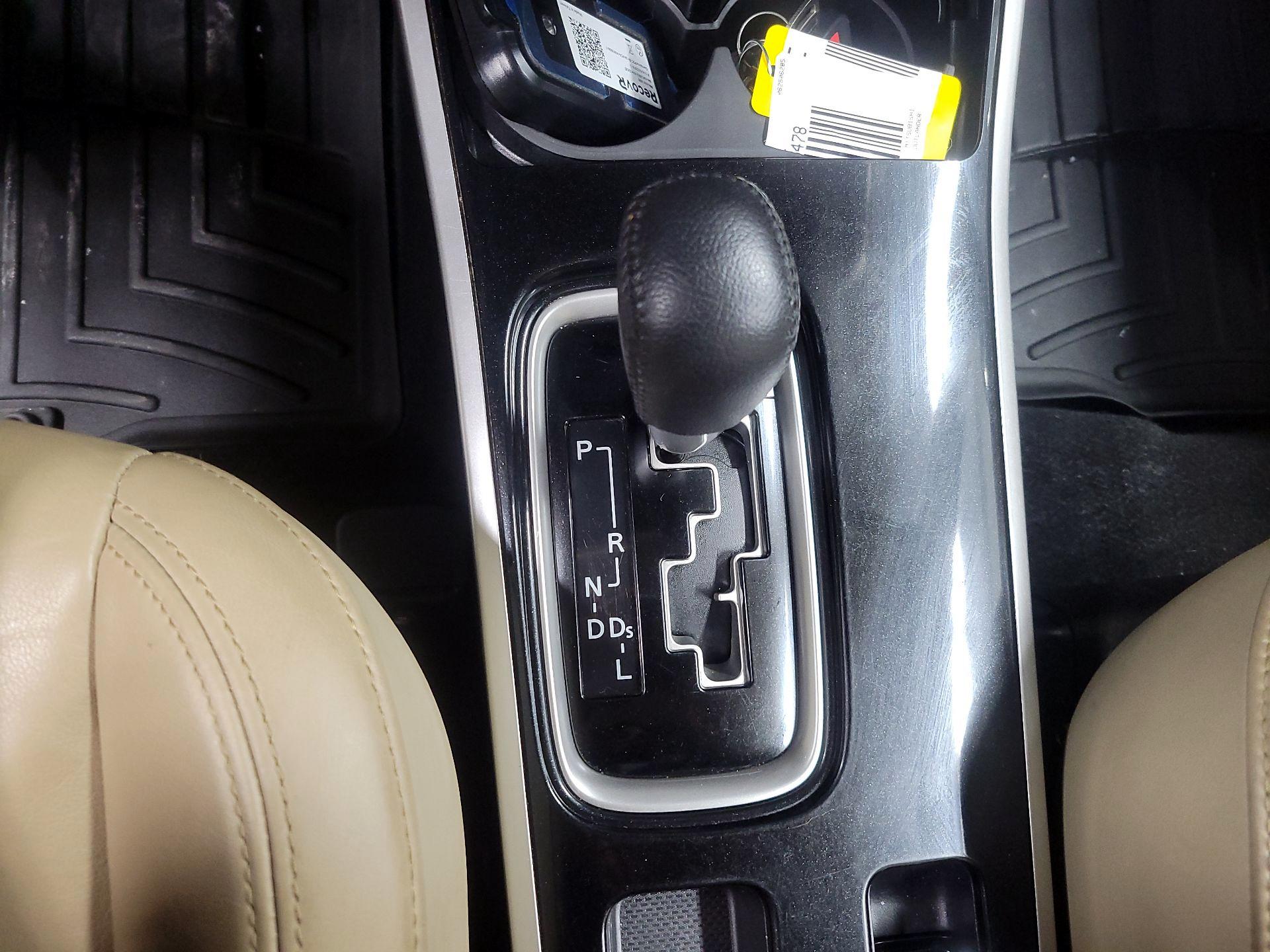 Thumbnail: 2019 Mitsubishi Outlander - 16