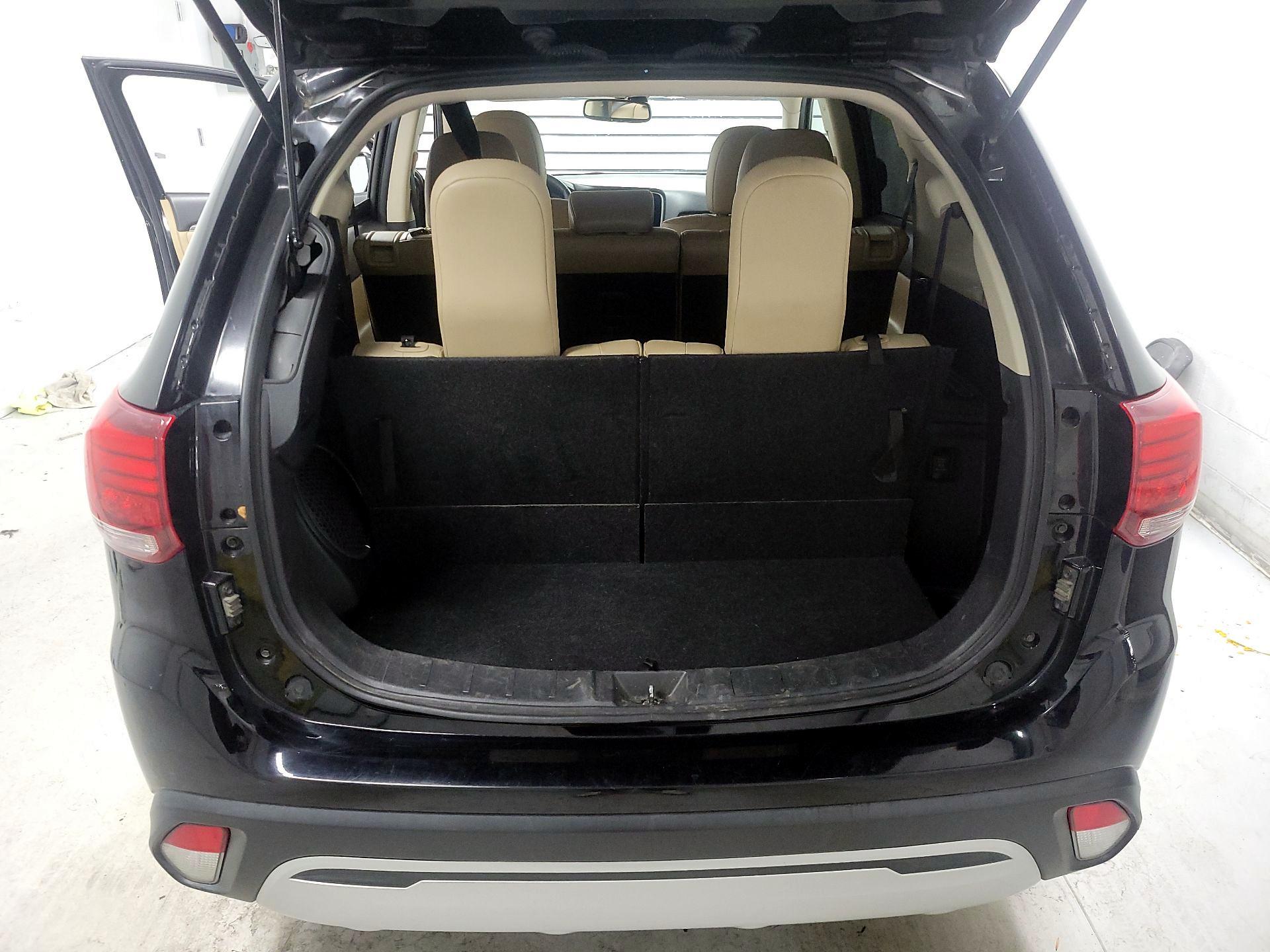 Thumbnail: 2019 Mitsubishi Outlander - 18