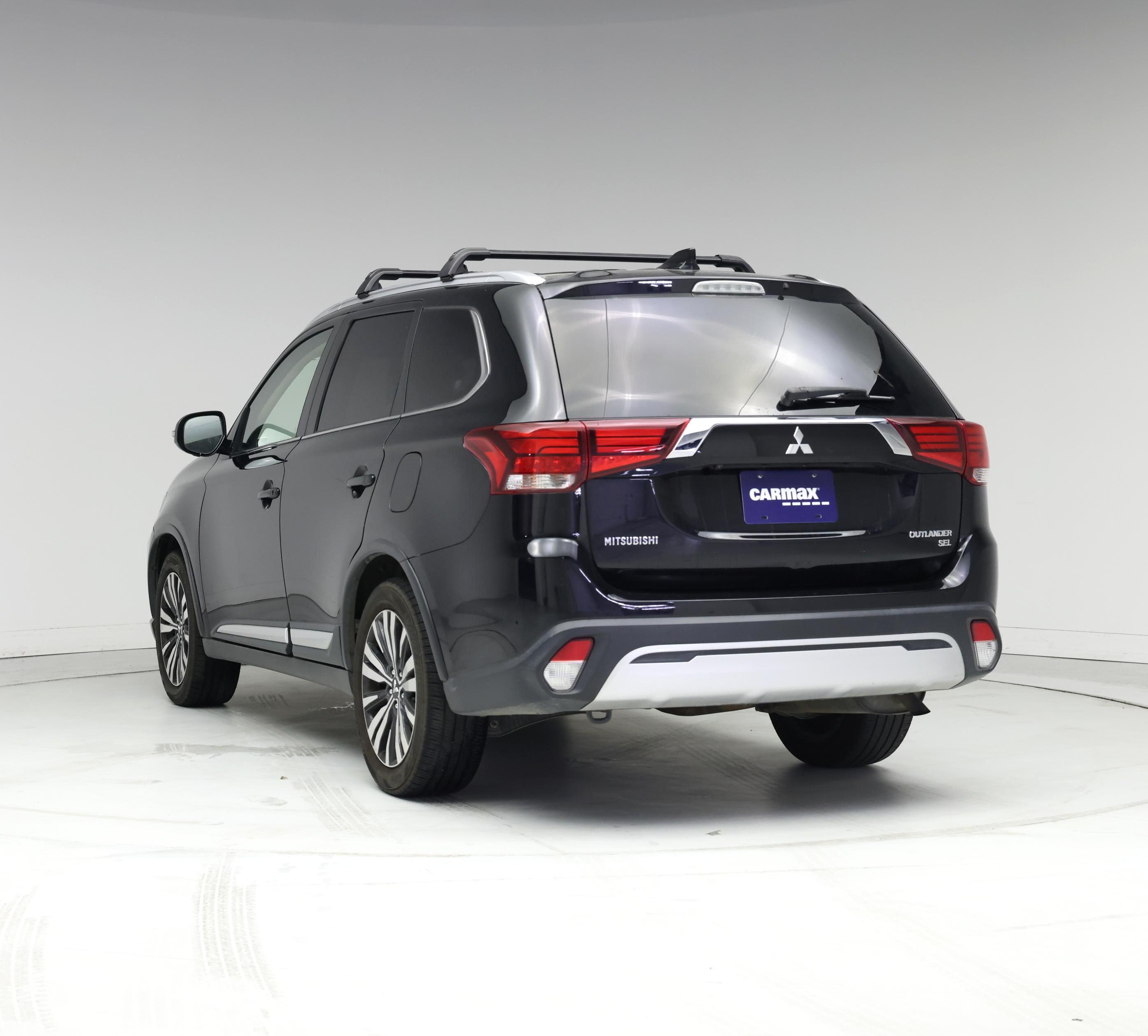 Thumbnail: 2019 Mitsubishi Outlander - 2