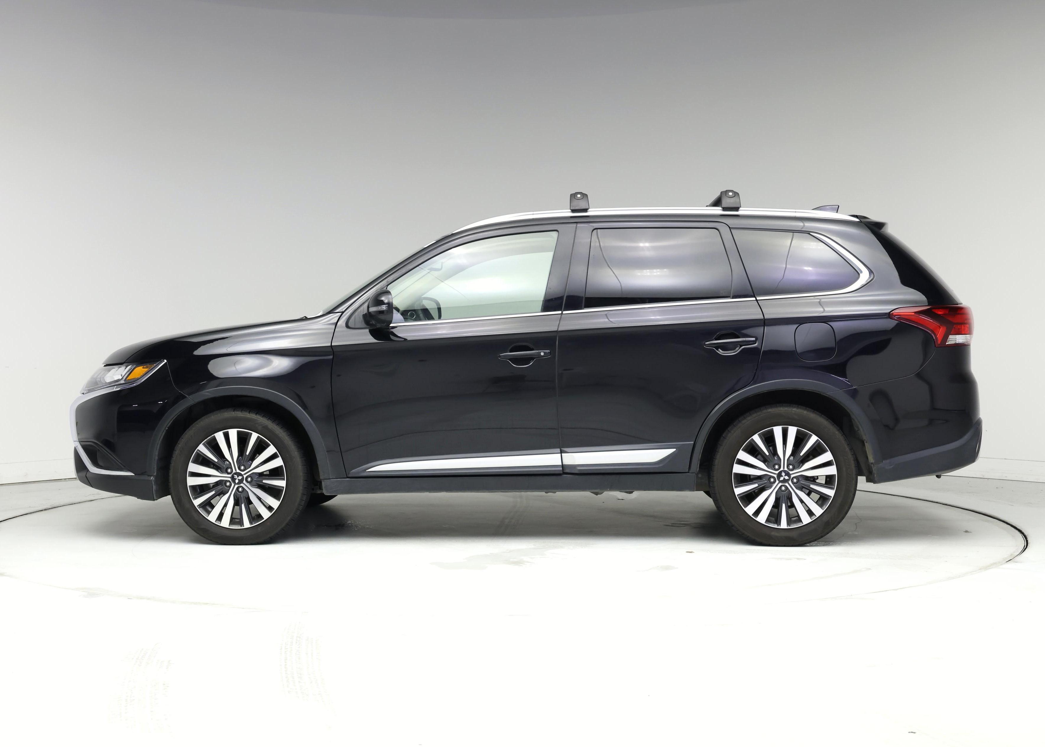 Thumbnail: 2019 Mitsubishi Outlander - 3