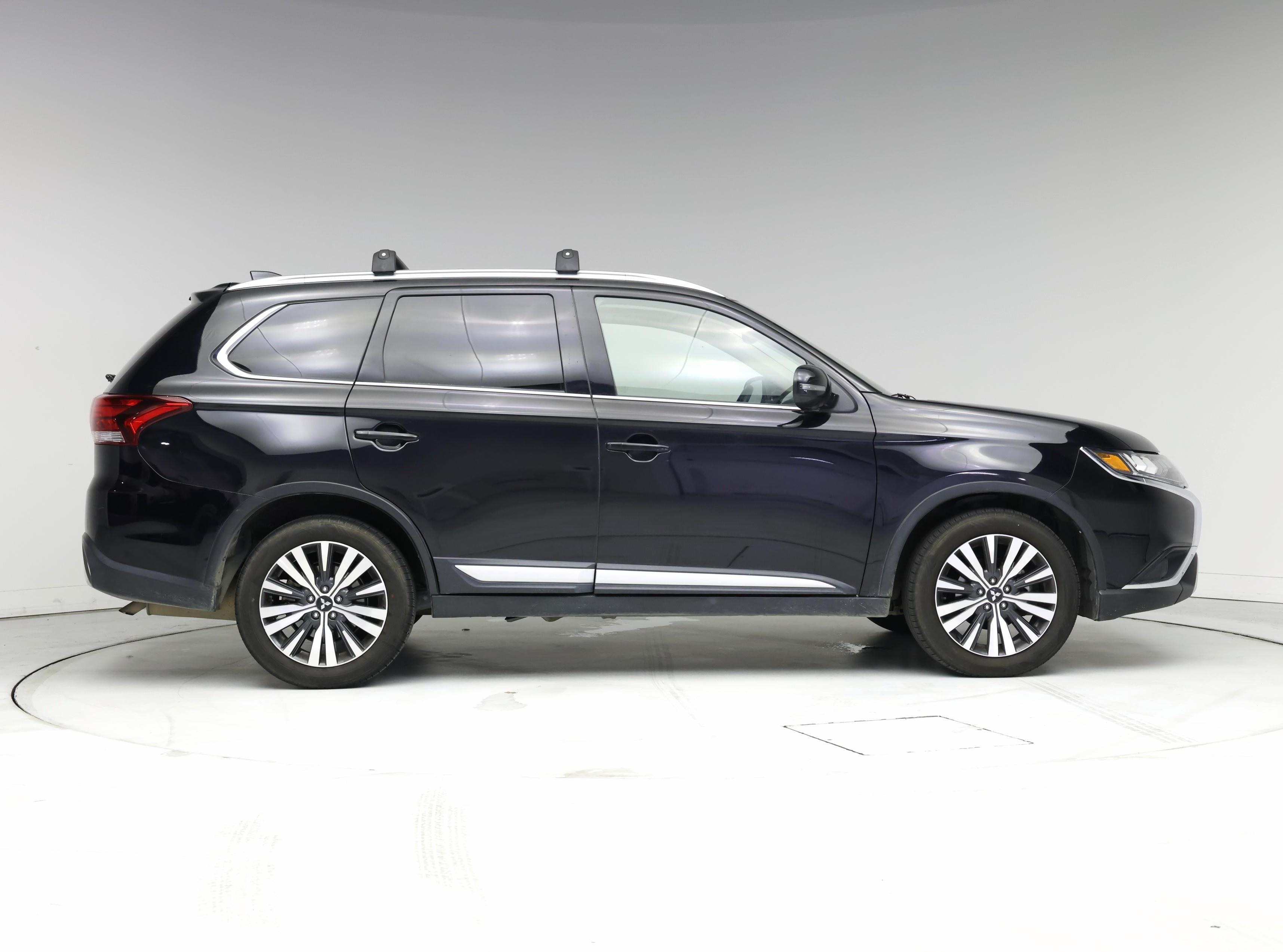 Thumbnail: 2019 Mitsubishi Outlander - 7