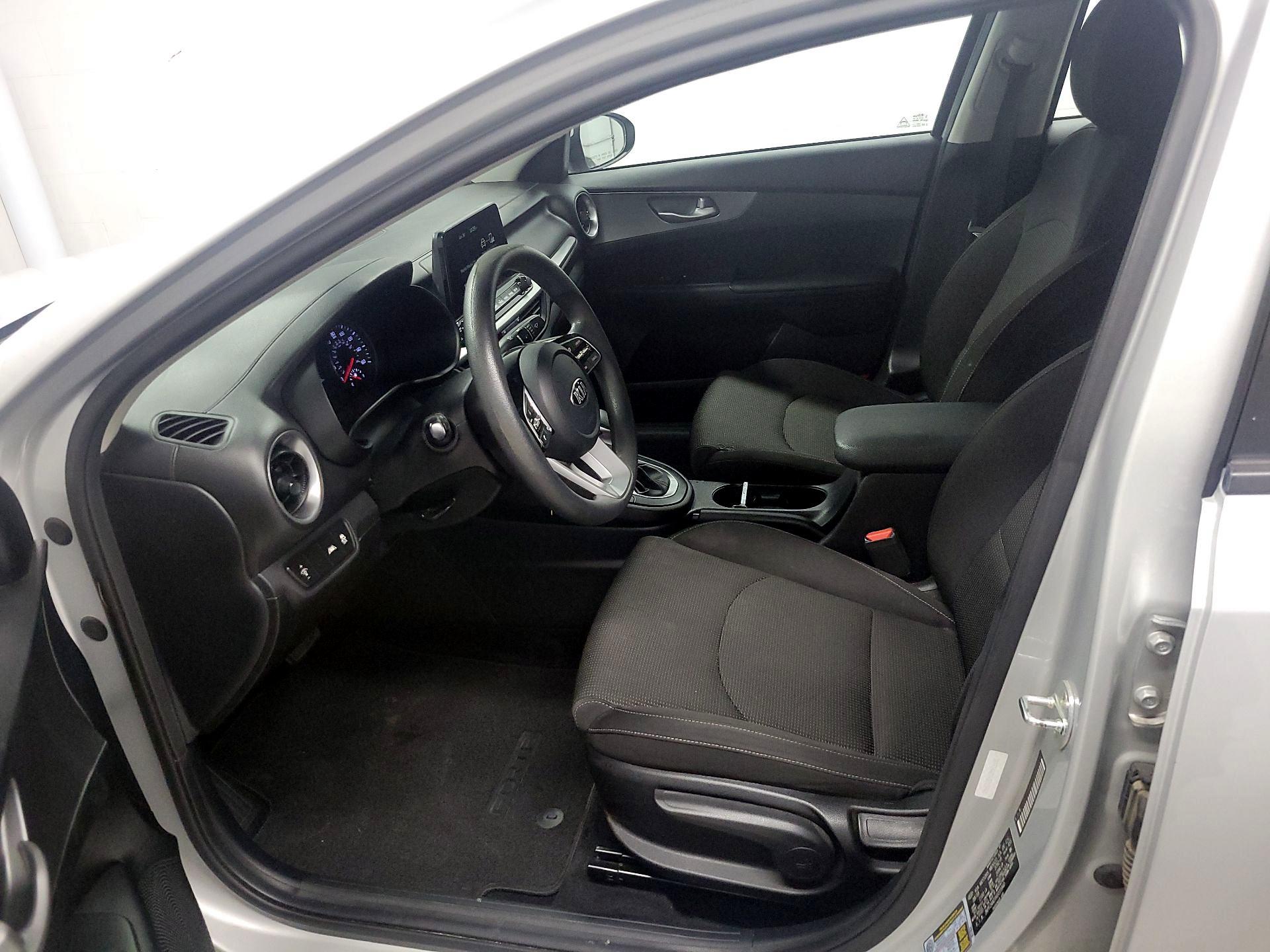 Thumbnail: 2019 Kia Forte - 11