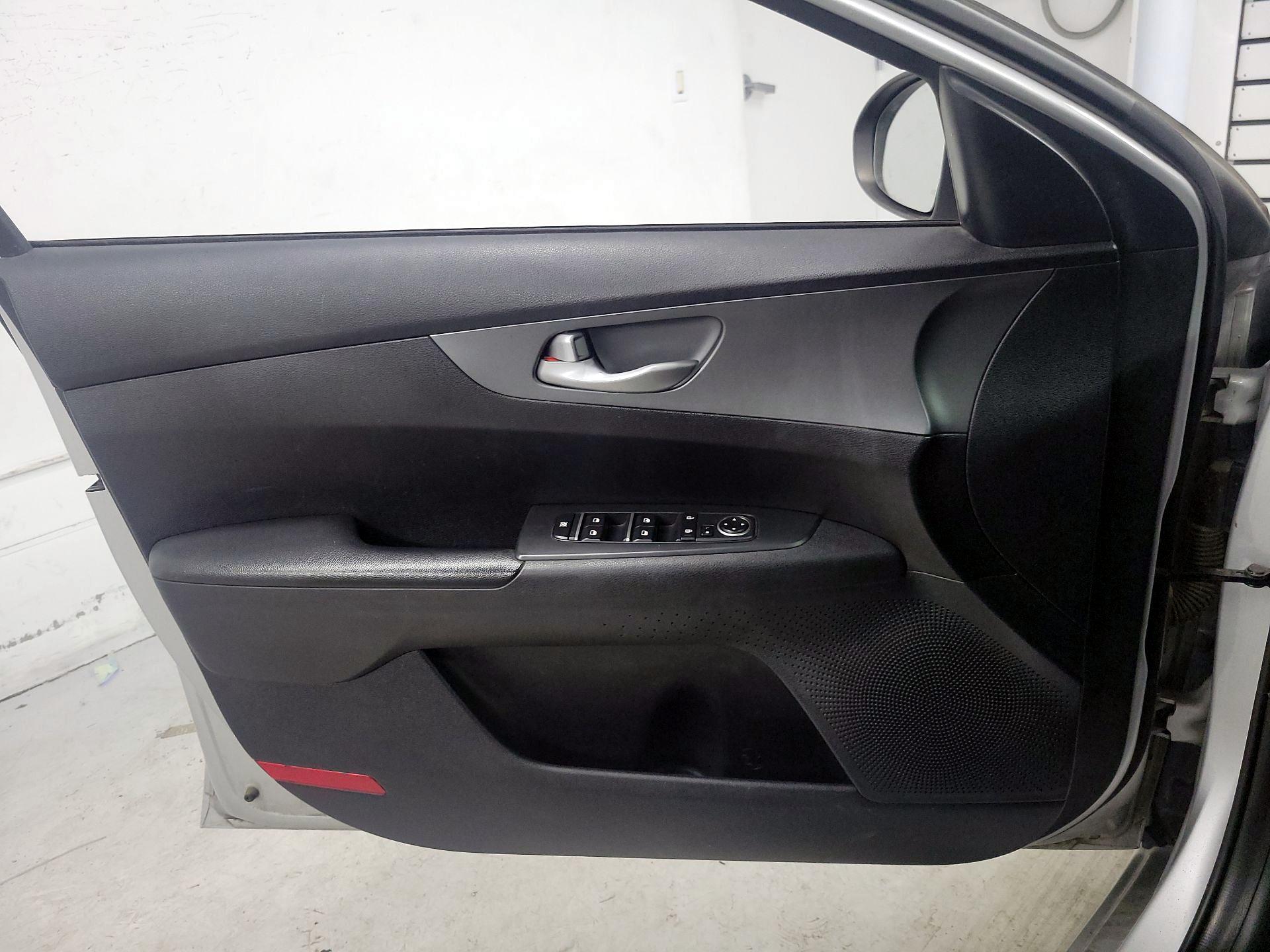Thumbnail: 2019 Kia Forte - 12
