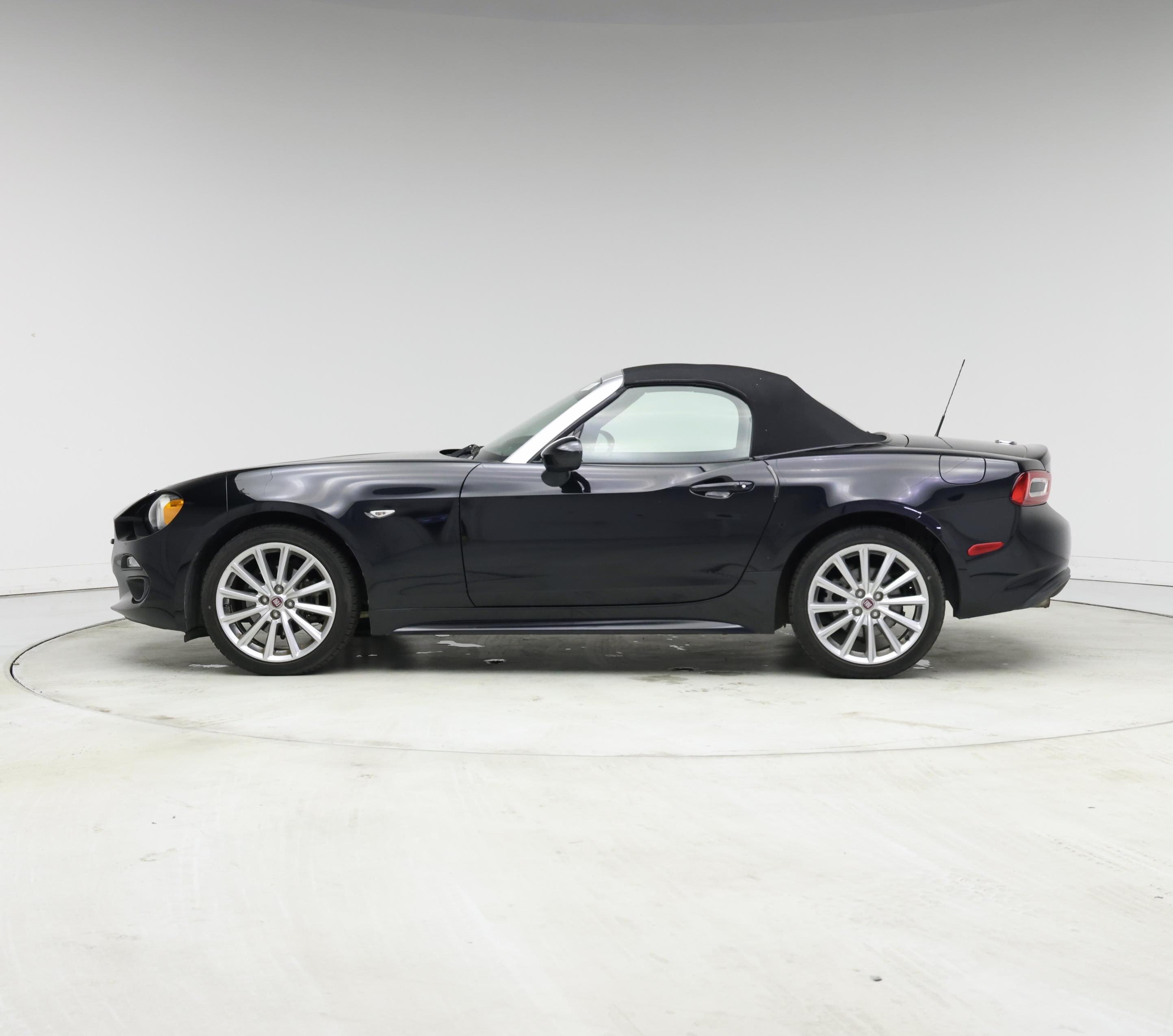 Thumbnail: 2017 Fiat 124 Spider - 3