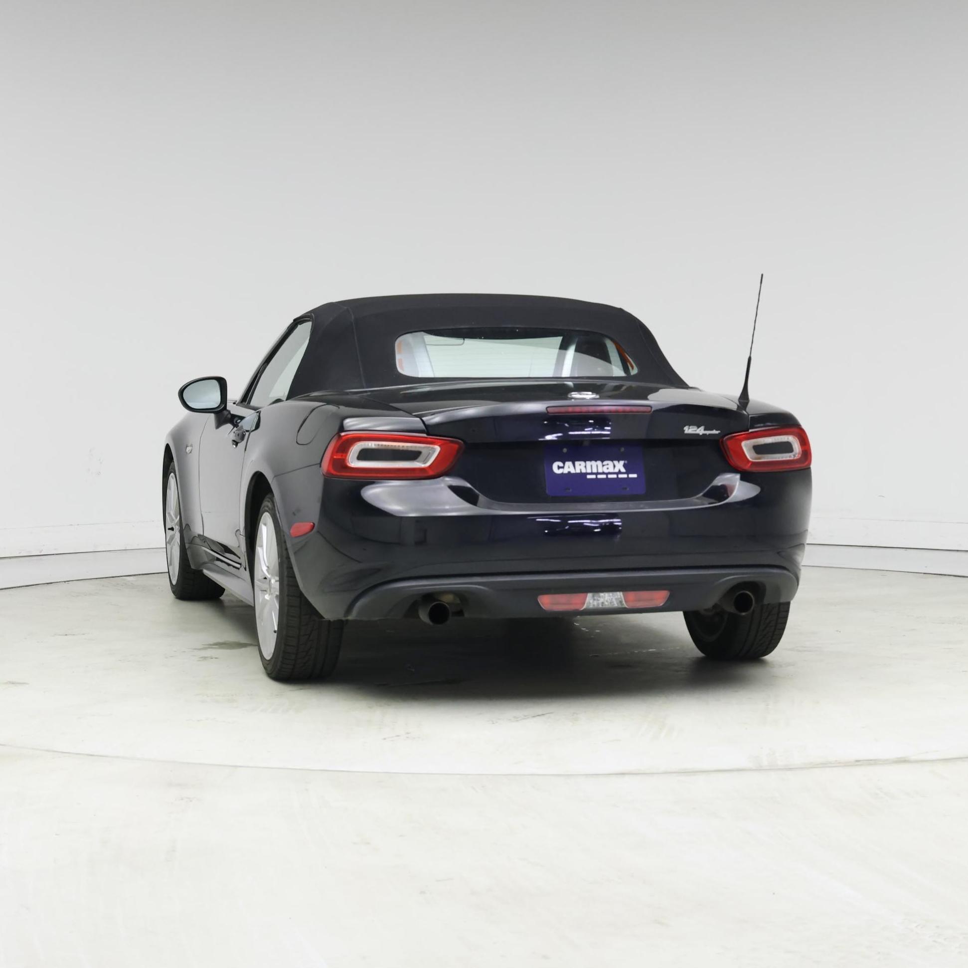 Thumbnail: 2017 Fiat 124 Spider - 6