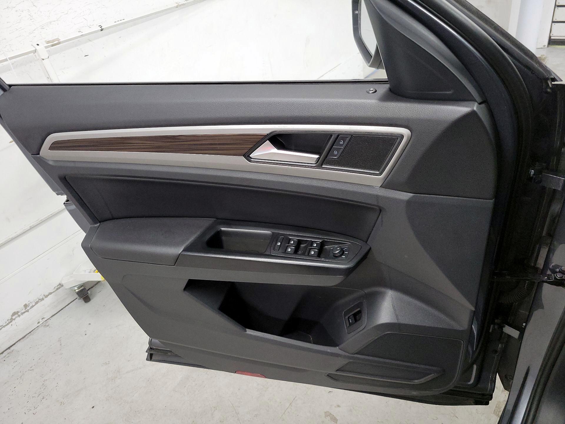 Thumbnail: 2021 Volkswagen Atlas - 12