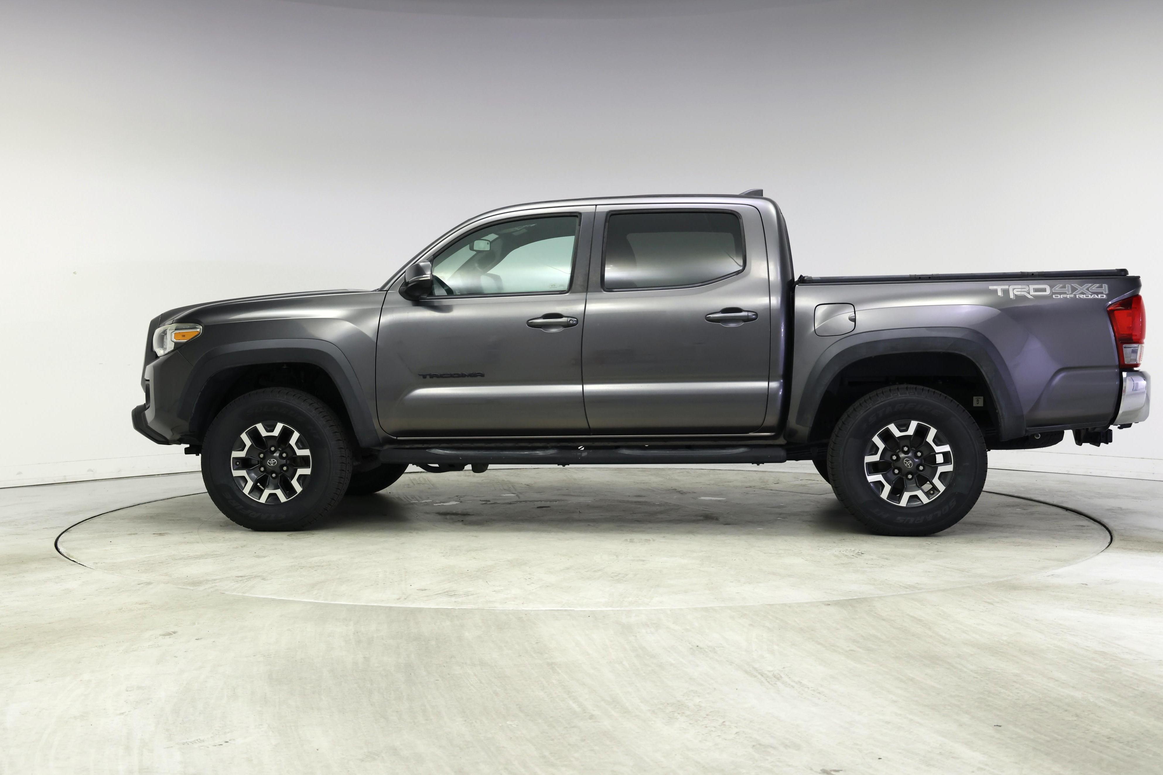Thumbnail: 2016 Toyota Tacoma - 3