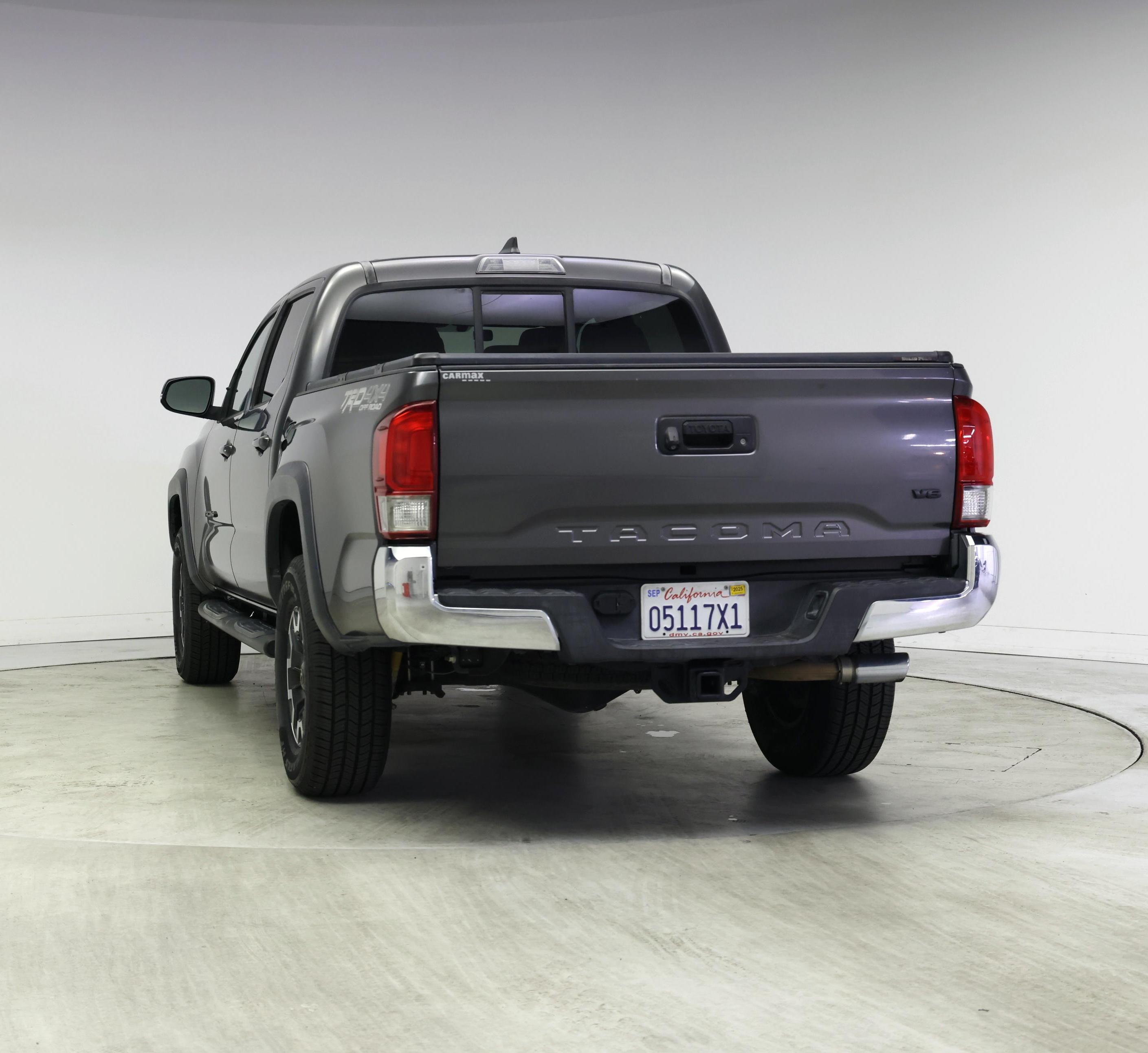 Thumbnail: 2016 Toyota Tacoma - 6