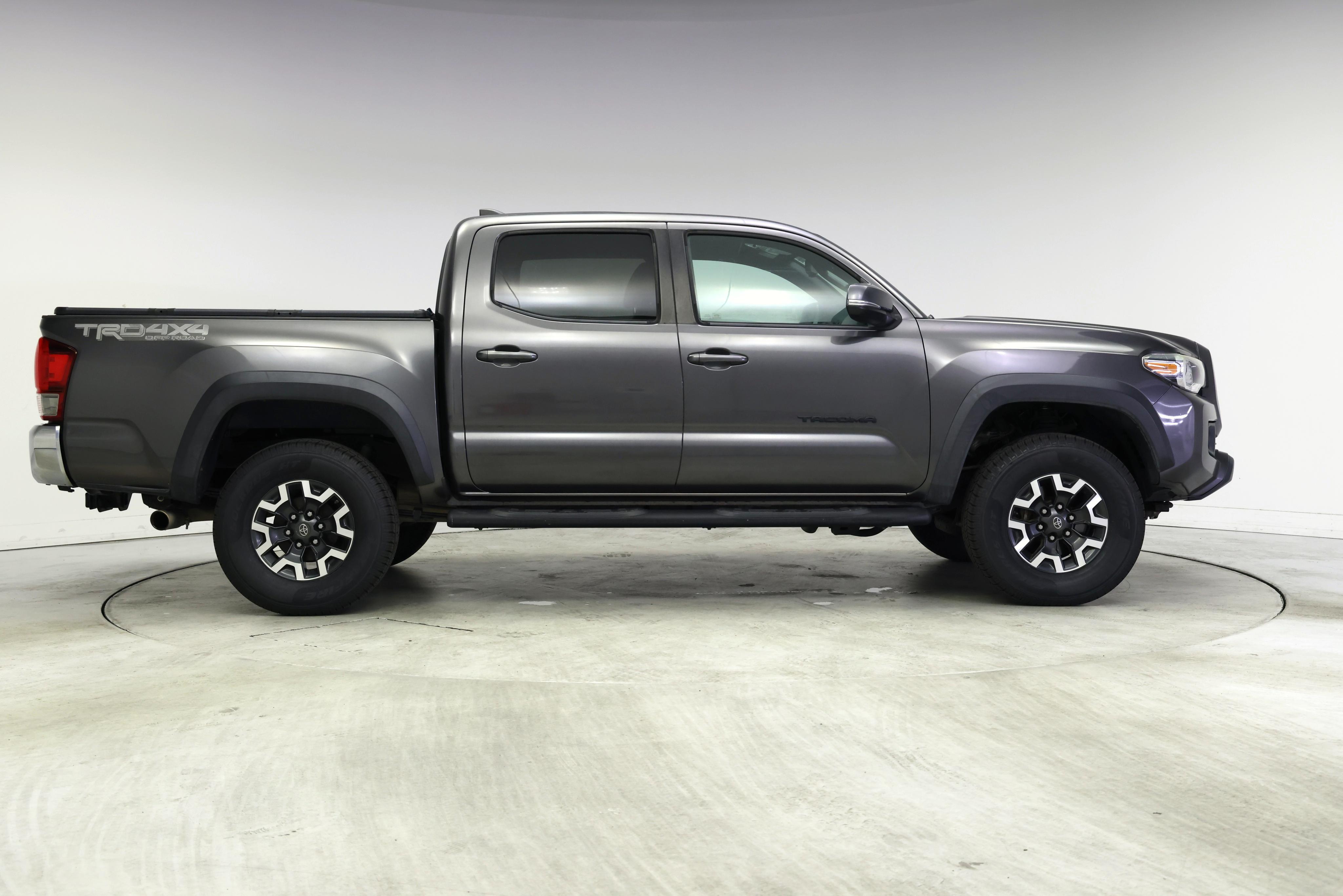 Thumbnail: 2016 Toyota Tacoma - 7