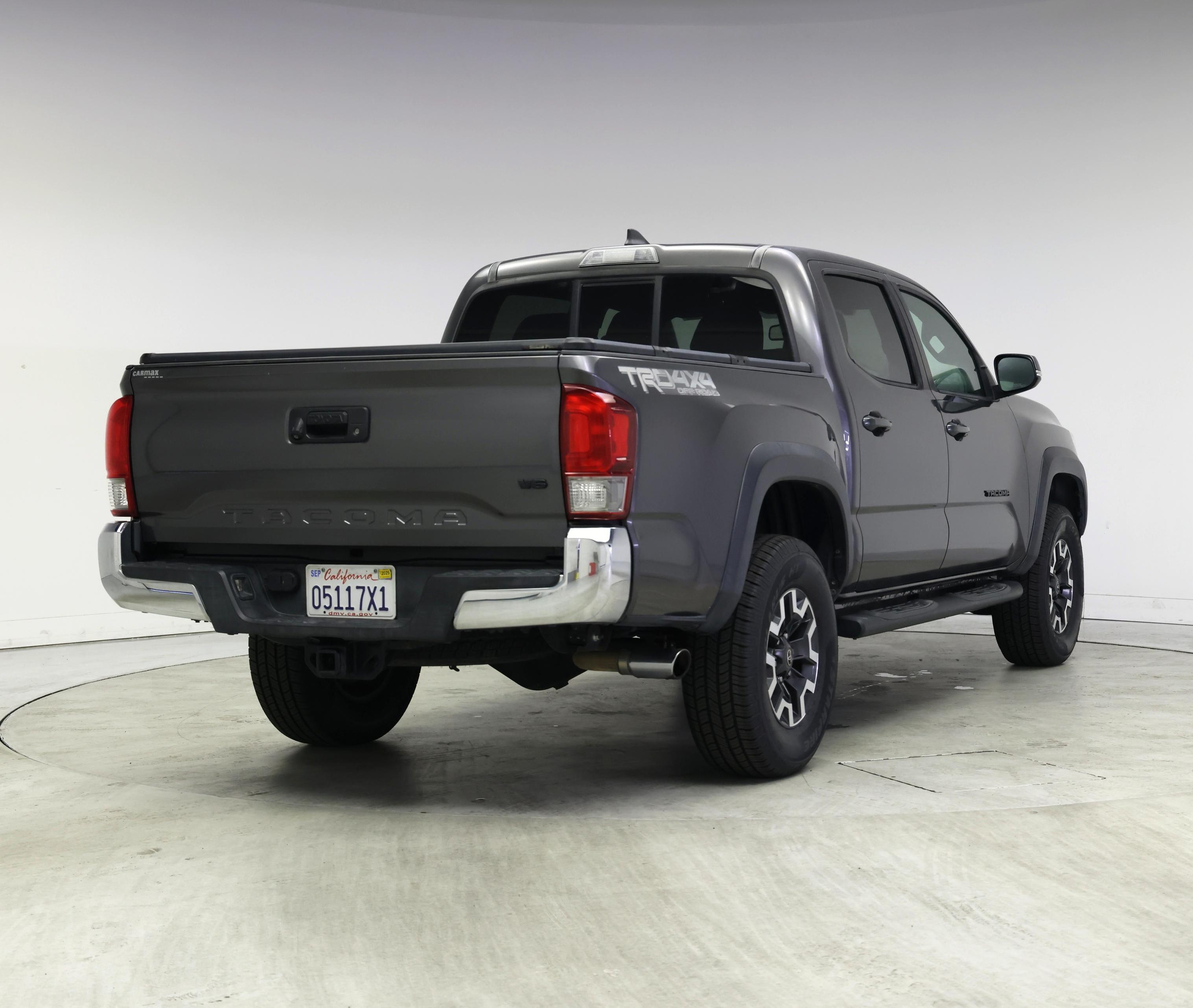 Thumbnail: 2016 Toyota Tacoma - 8
