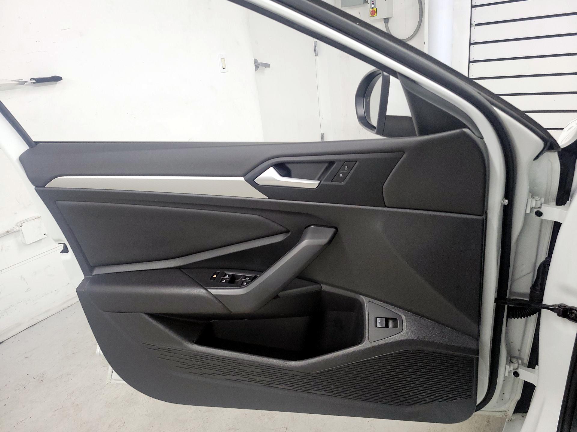 Thumbnail: 2019 Volkswagen Jetta - 12