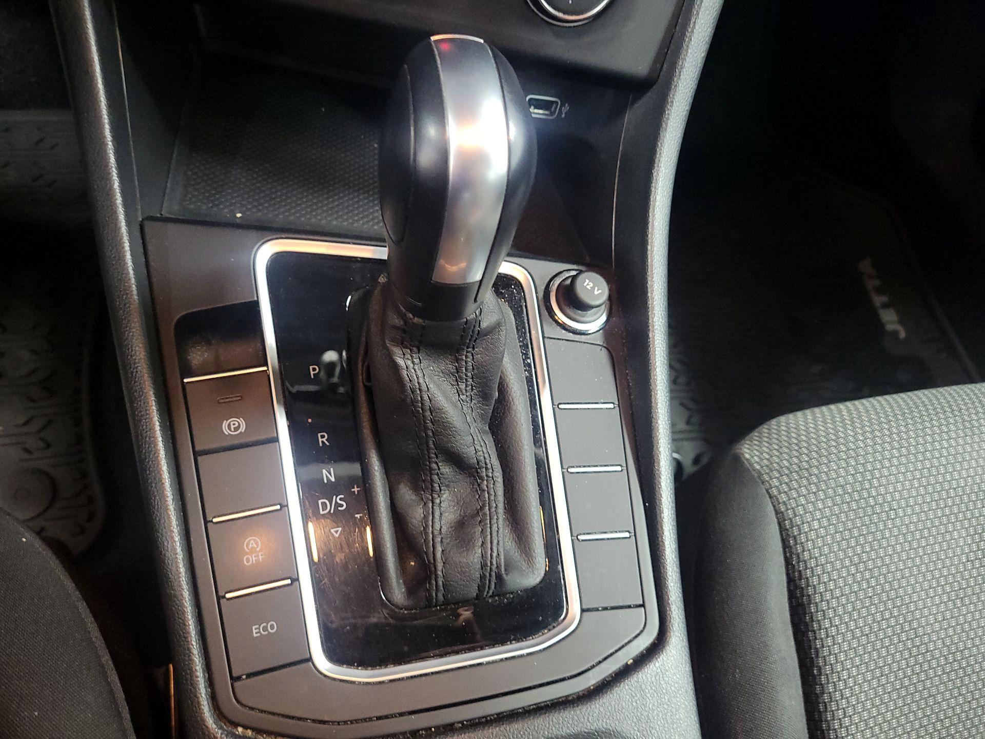 Thumbnail: 2019 Volkswagen Jetta - 17