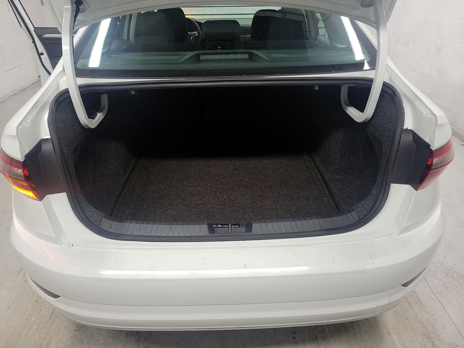 Thumbnail: 2019 Volkswagen Jetta - 20