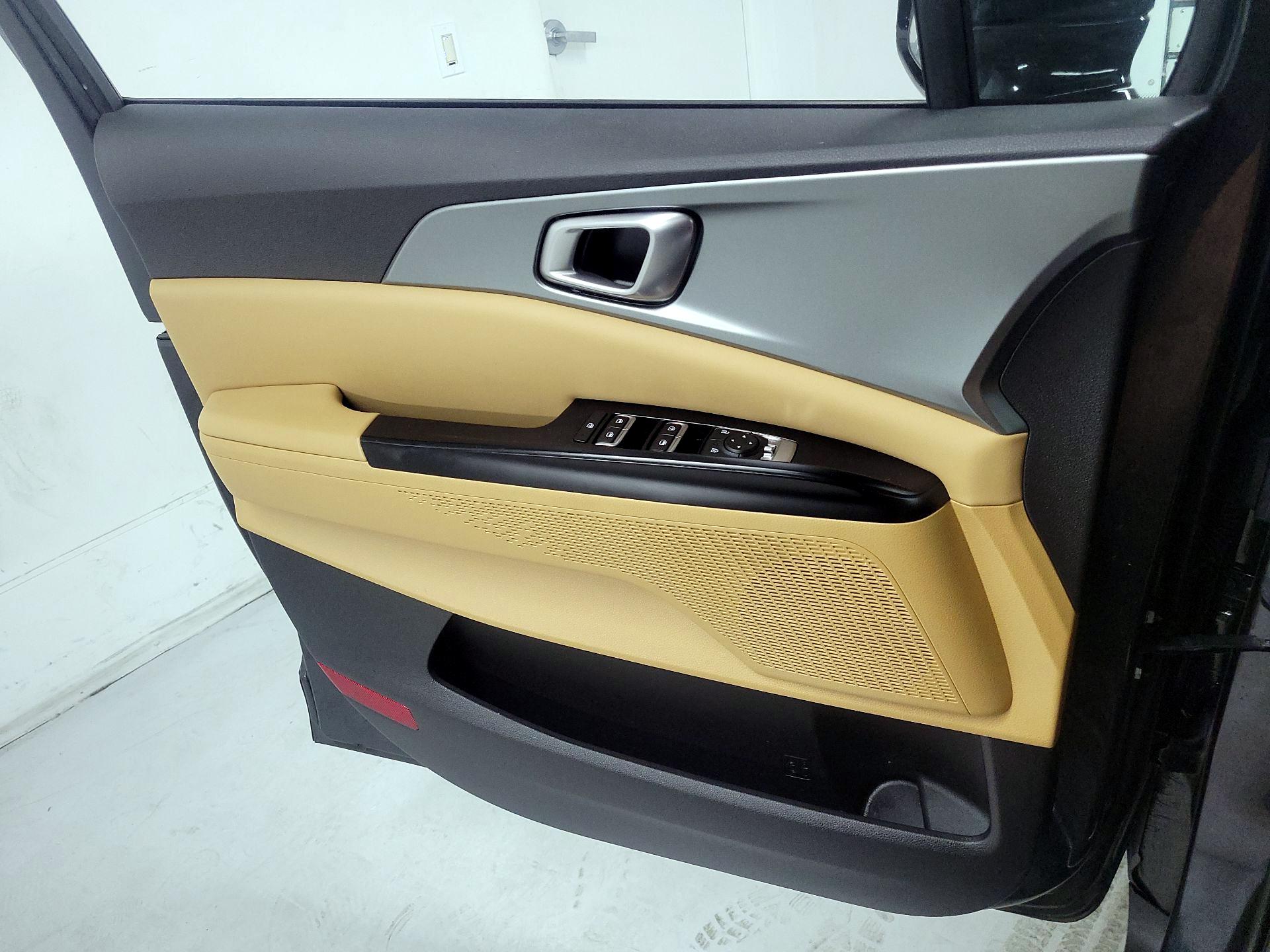 Thumbnail: 2022 Kia Carnival - 12
