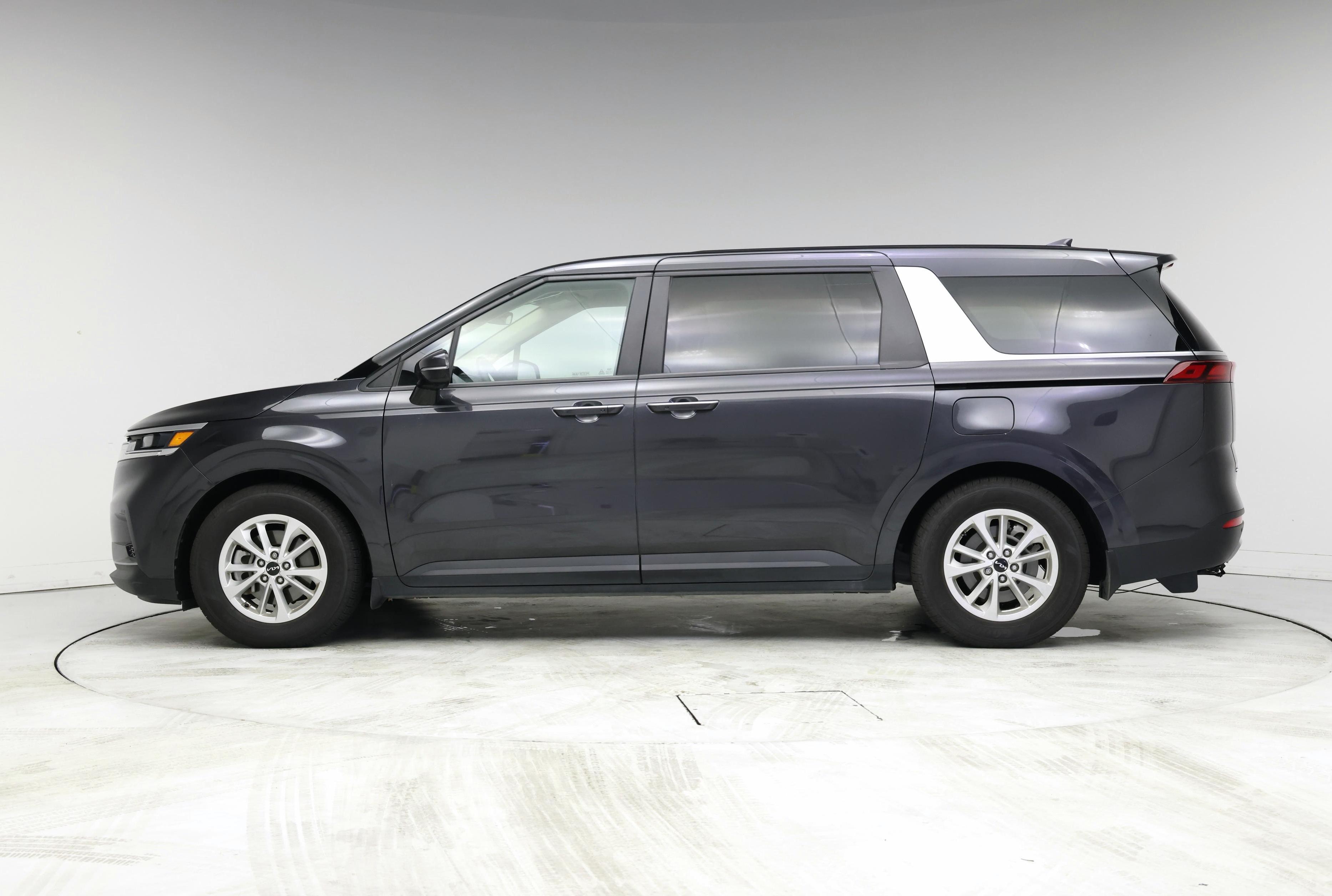 Thumbnail: 2022 Kia Carnival - 3