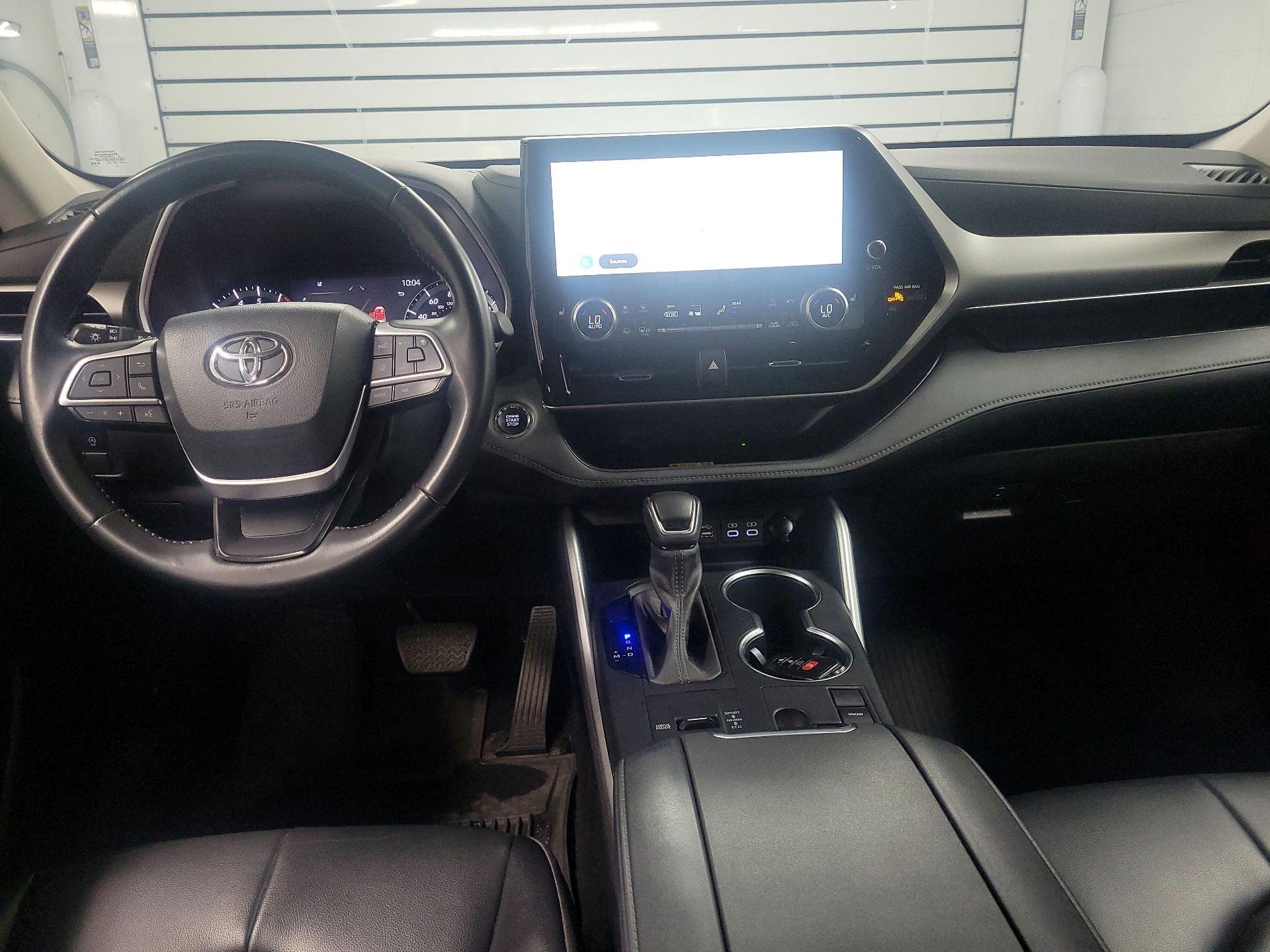 Thumbnail: 2023 Toyota Highlander - 9