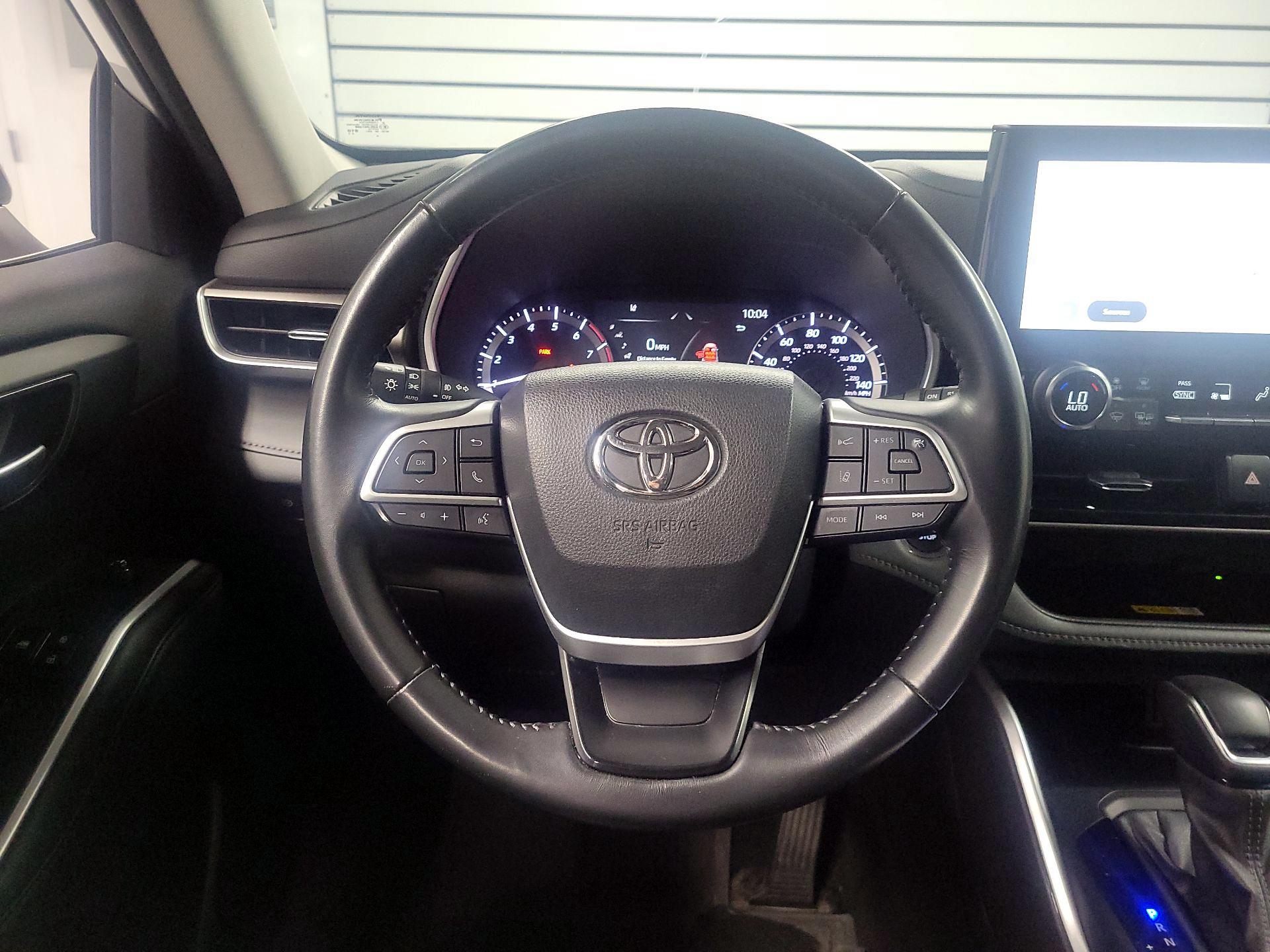 Thumbnail: 2023 Toyota Highlander - 10